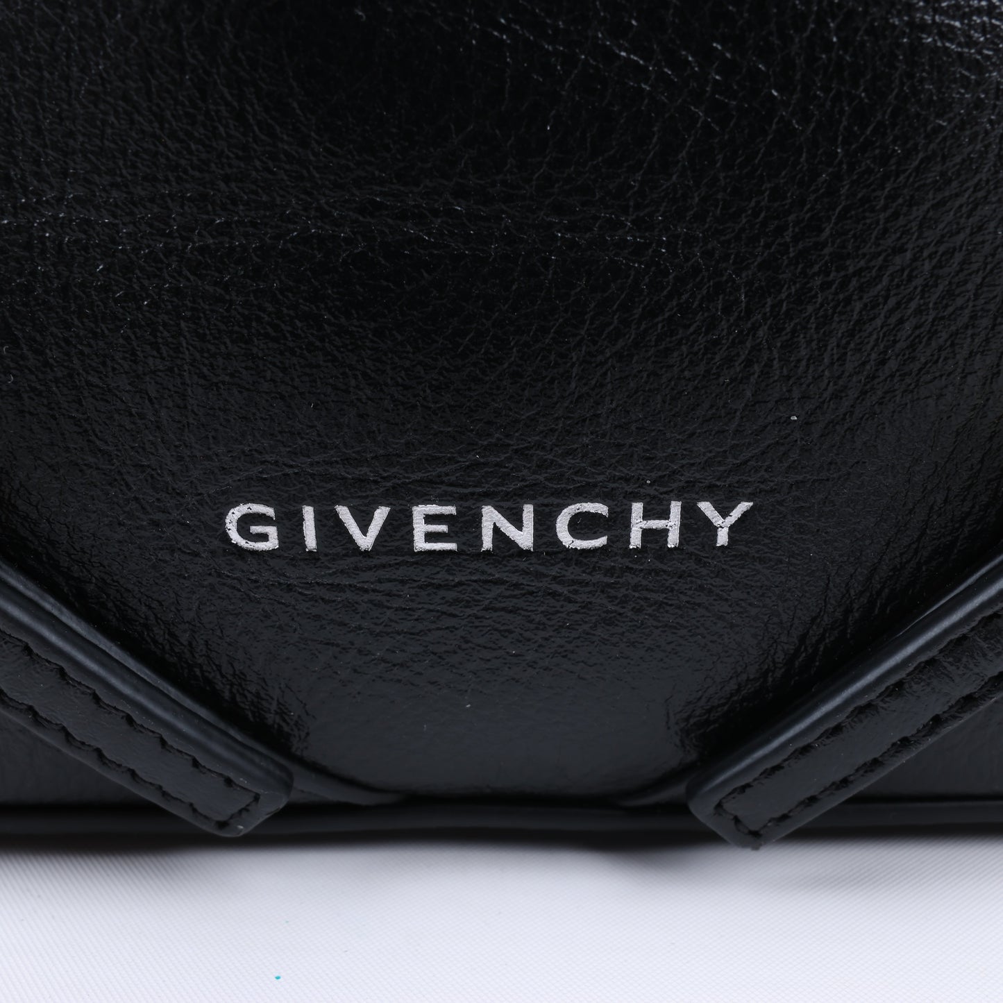 Givenchy „Voyeux“ 2-Wege-Umhängetasche aus schwarzem Leder