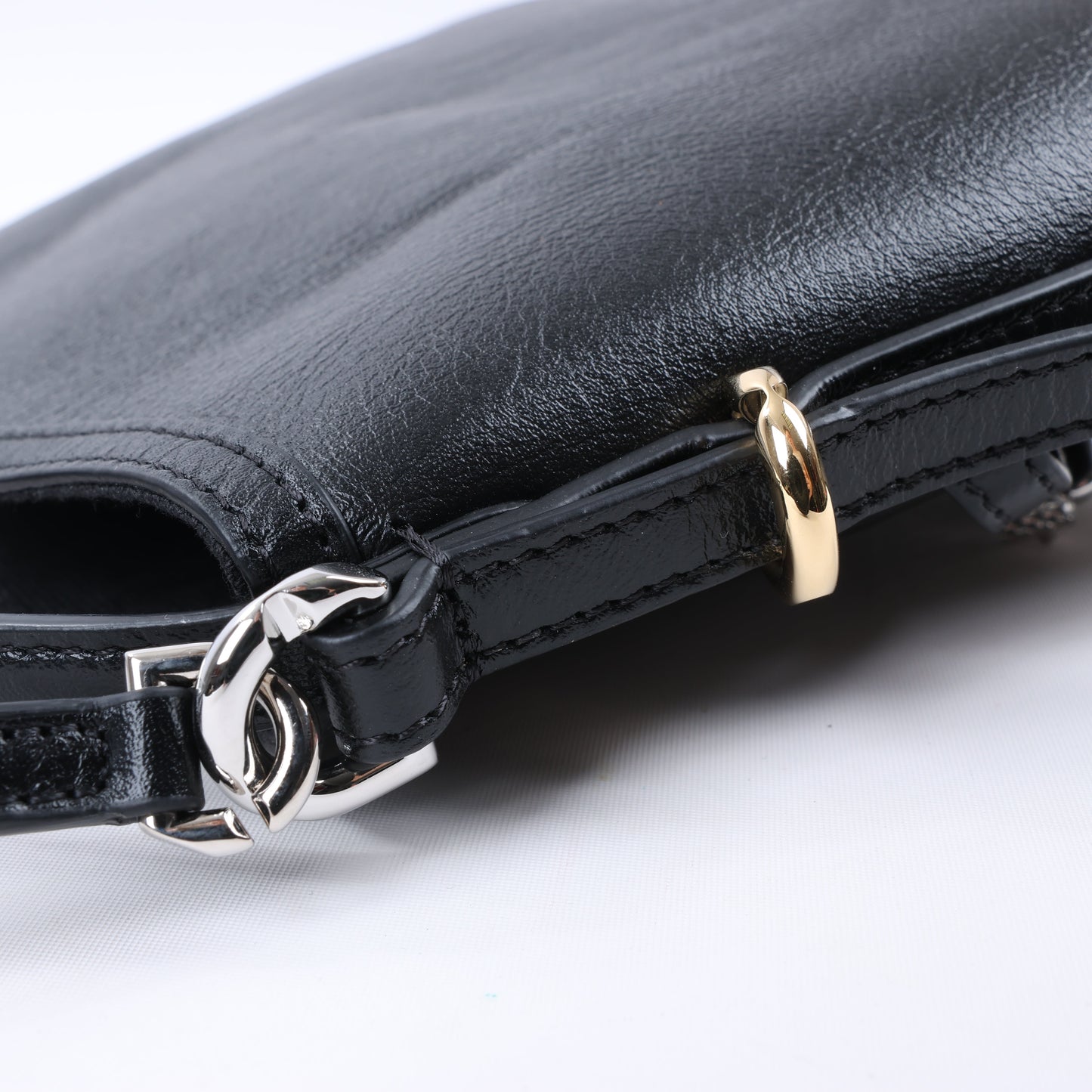 Givenchy „Voyeux“ 2-Wege-Umhängetasche aus schwarzem Leder