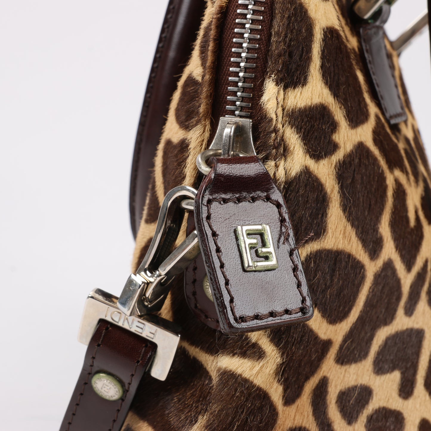 FENDI – 2-Wege-Handtasche aus Leder im Giraffen-Pony-Stil in Braun