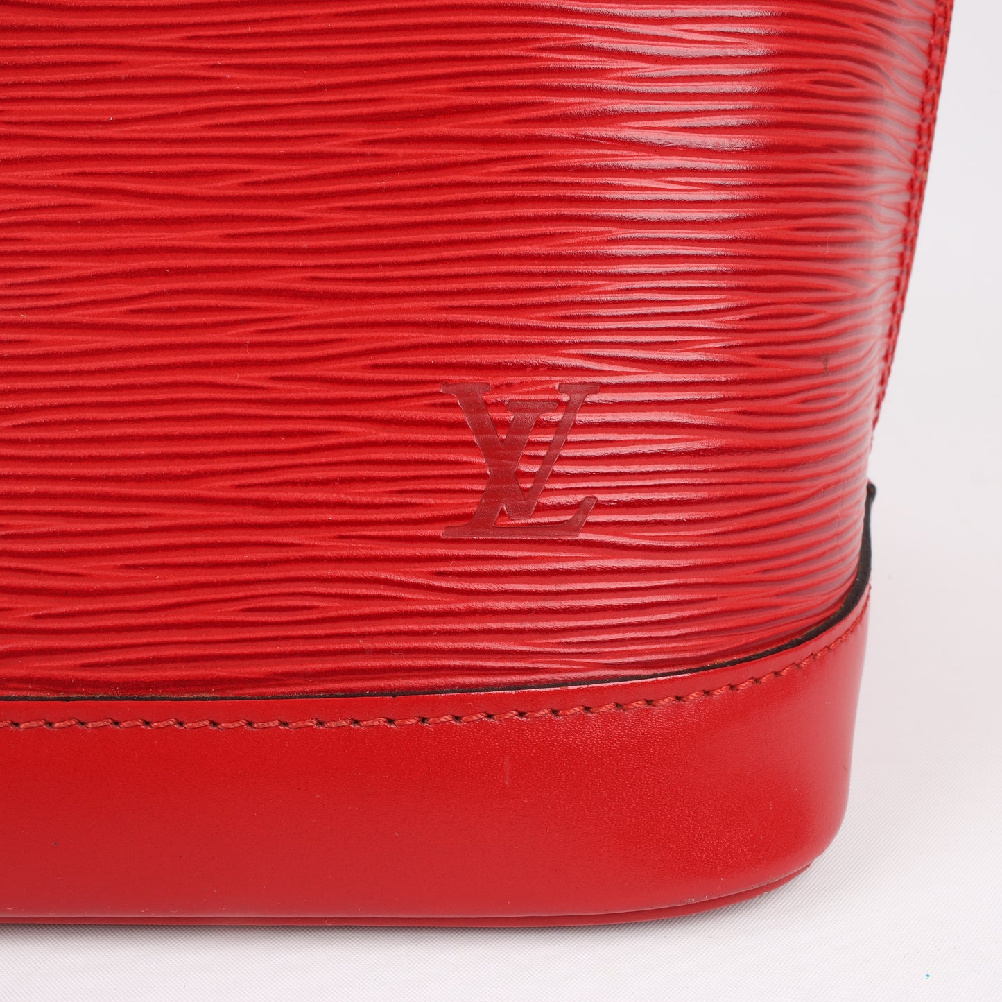 Louis Vuitton Alma PM Handtasche aus Epi-Leder in Rot