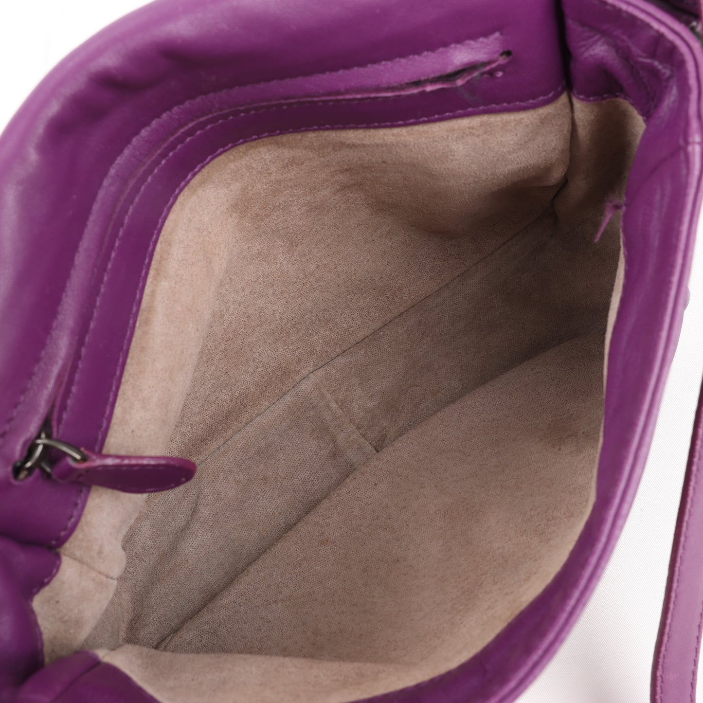 BOTTEGA VENETA Umhängetasche aus Intrecciato-Leder in Lila
