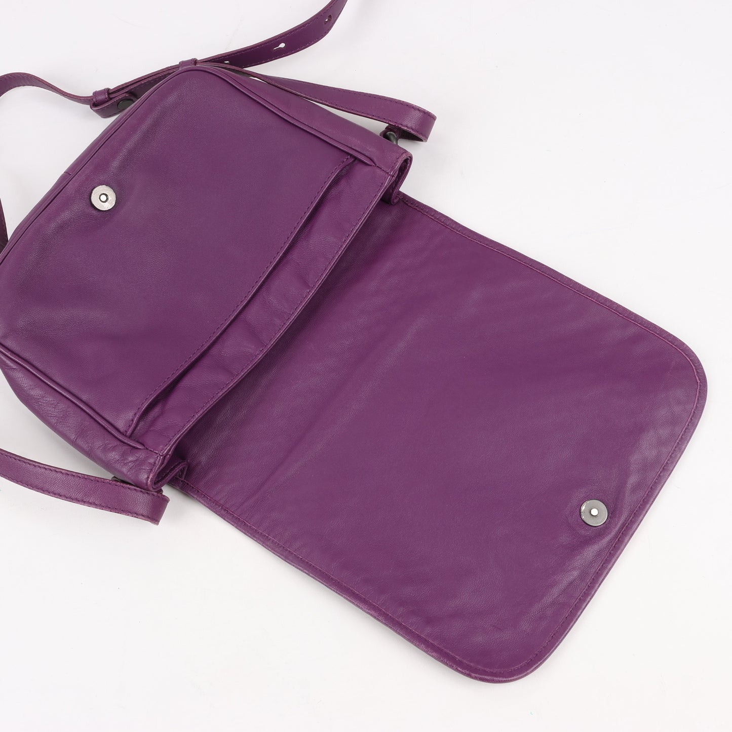 BOTTEGA VENETA Umhängetasche aus Intrecciato-Leder in Lila