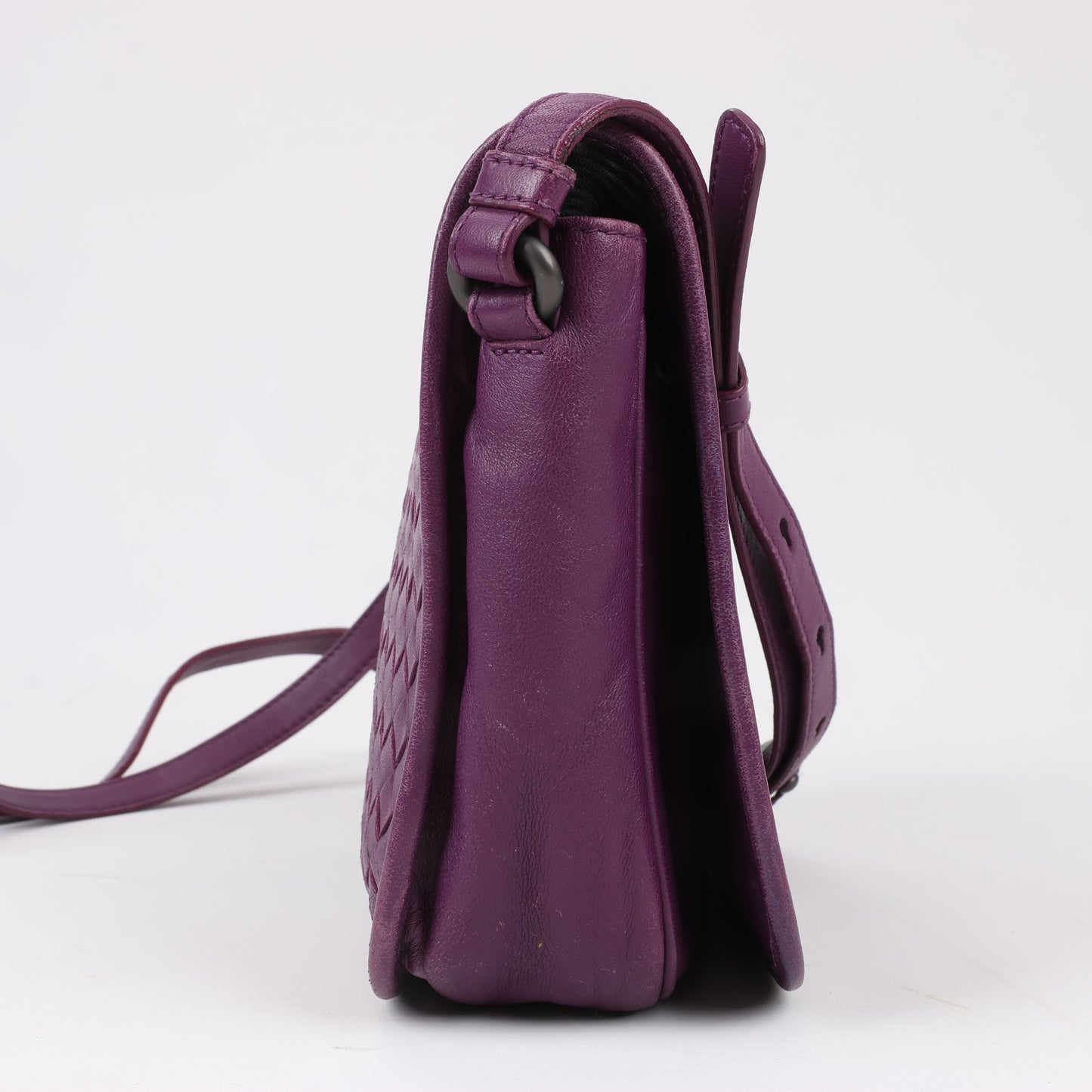 BOTTEGA VENETA Umhängetasche aus Intrecciato-Leder in Lila
