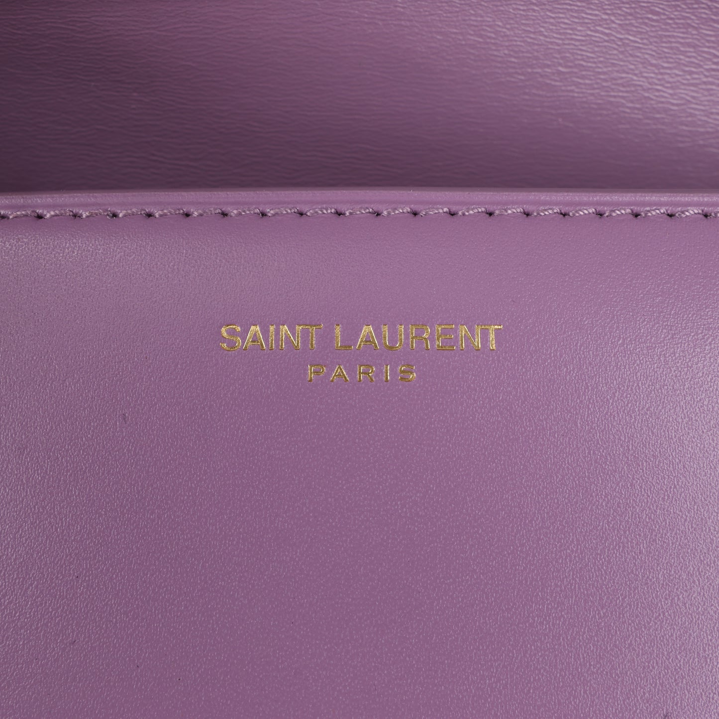 Saint Laurent Paris Carre Schultertasche aus Leder in Lila