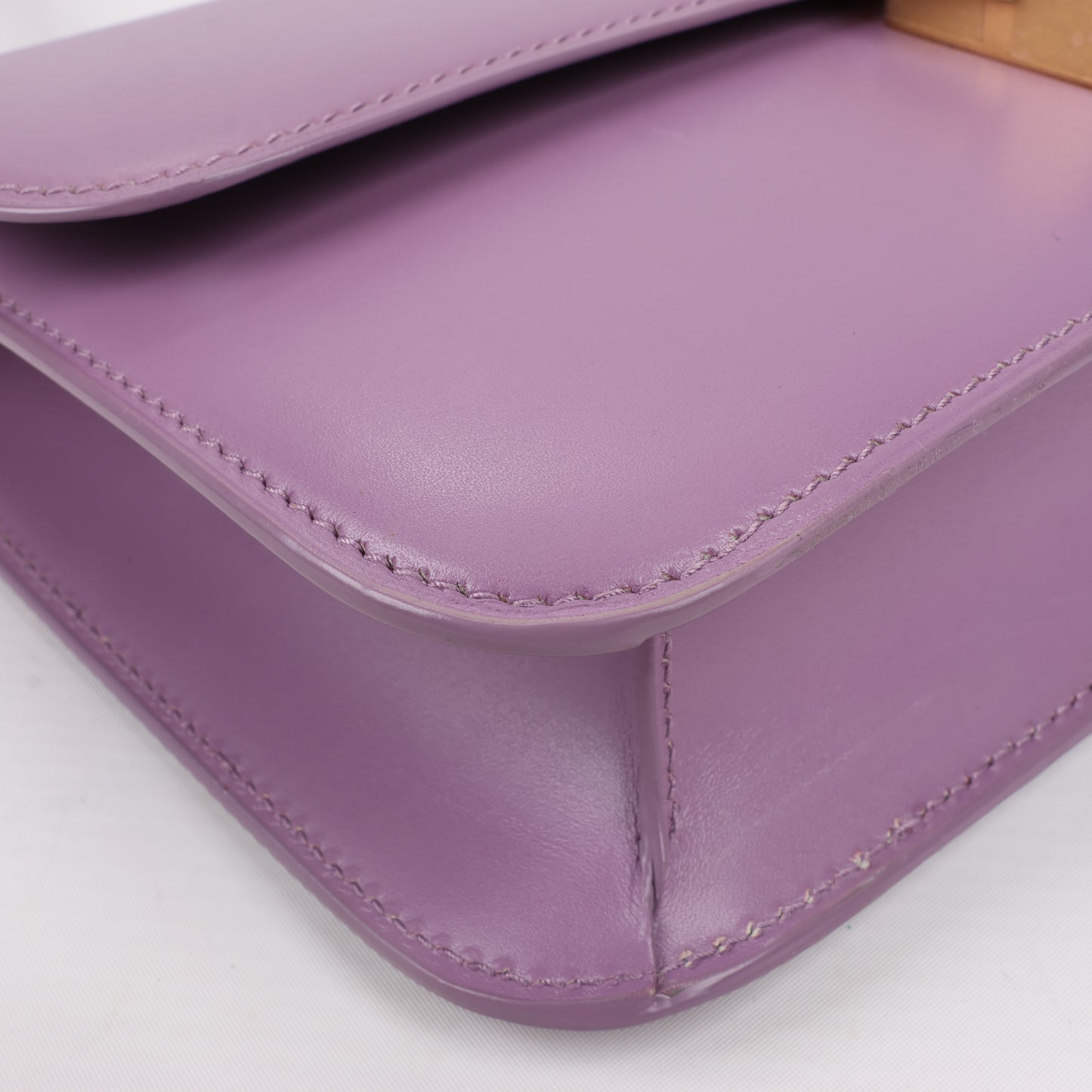 Saint Laurent Paris Carre Schultertasche aus Leder in Lila