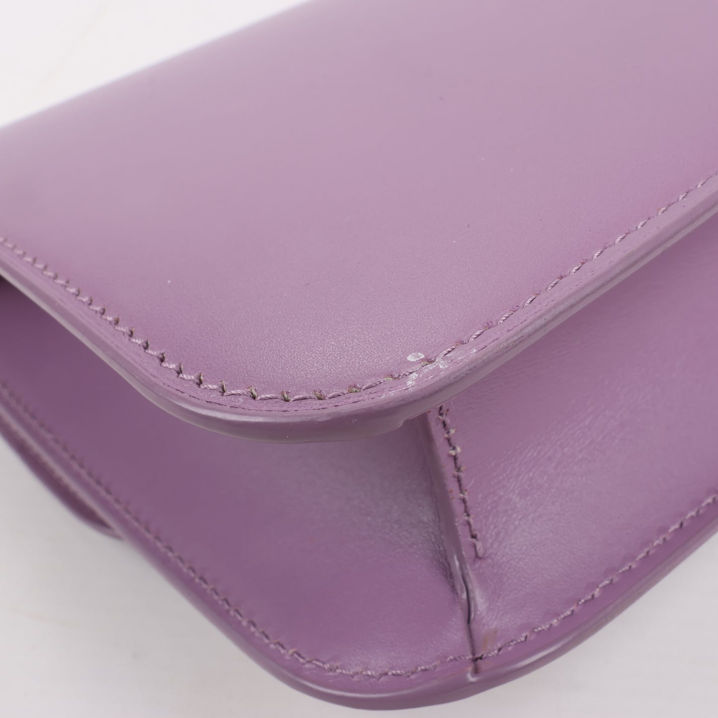 Saint Laurent Paris Carre Schultertasche aus Leder in Lila