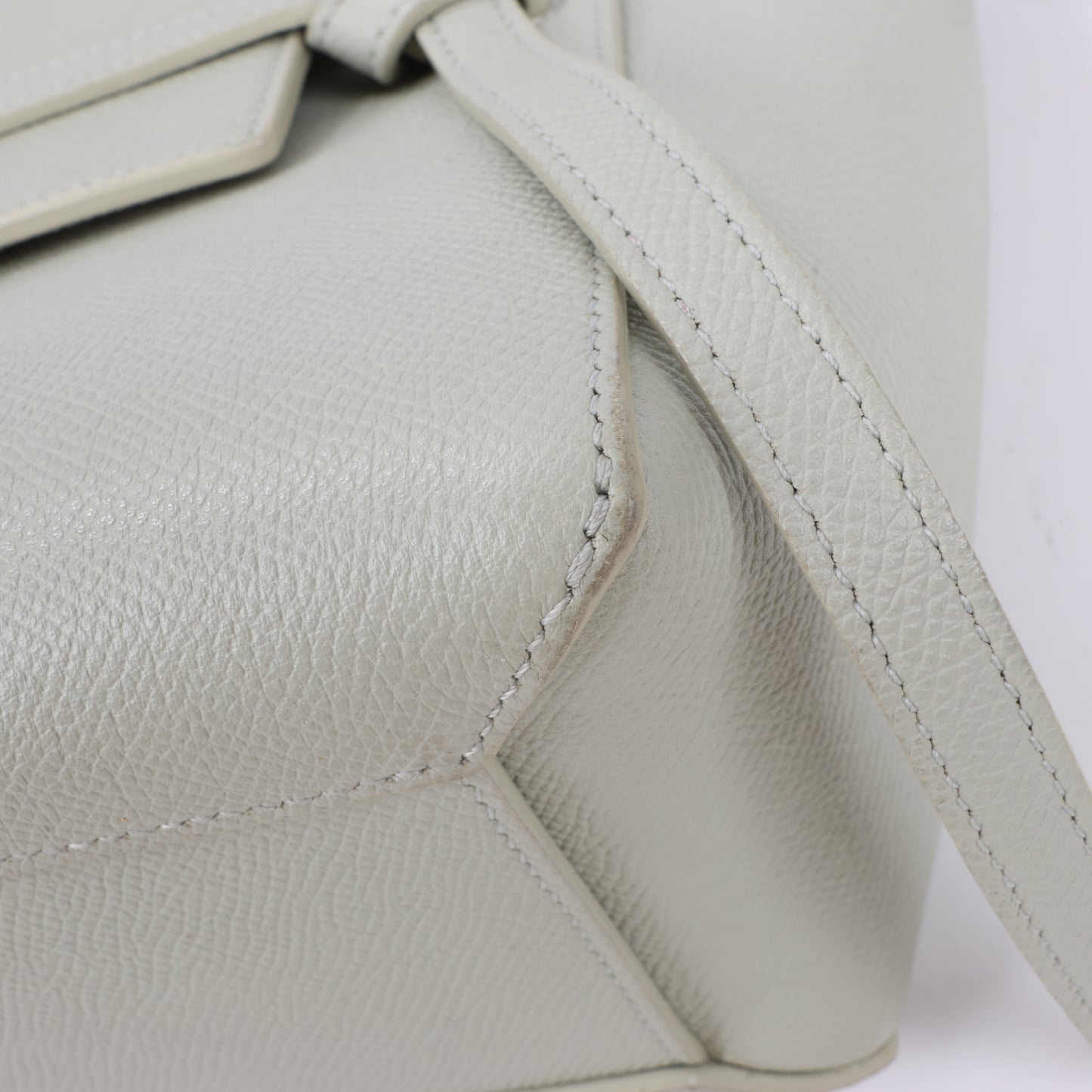 CELINE Gürteltasche aus genarbtem Kalbsleder Nano 2Way Handtasche in Mint