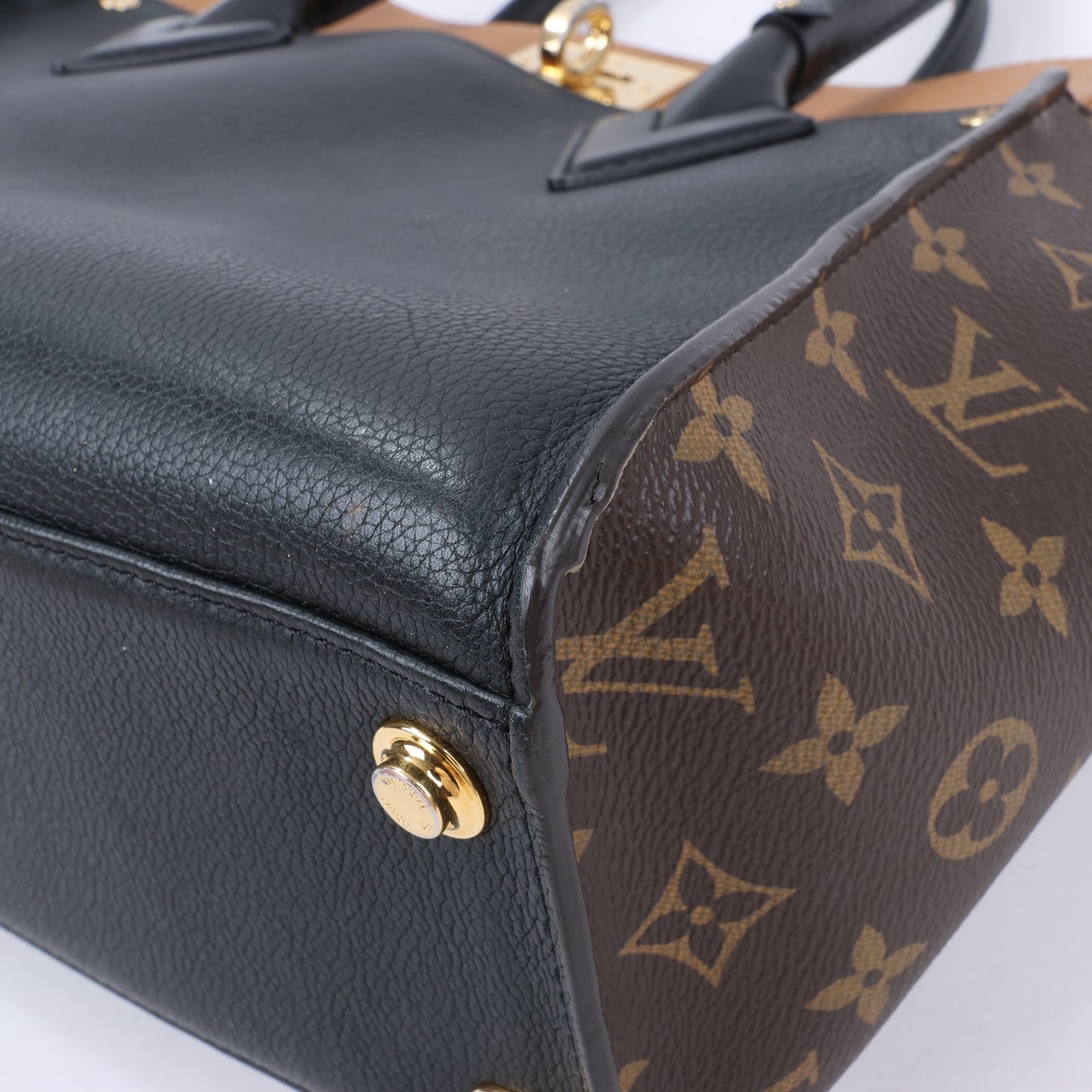 Louis Vuitton Monogram On My Side Handtasche in Marineblau und Kamel M53823