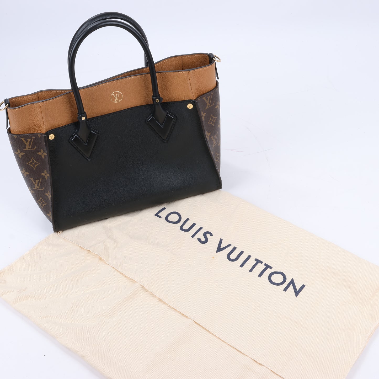 Louis Vuitton Monogram On My Side Handtasche in Marineblau und Kamel M53823