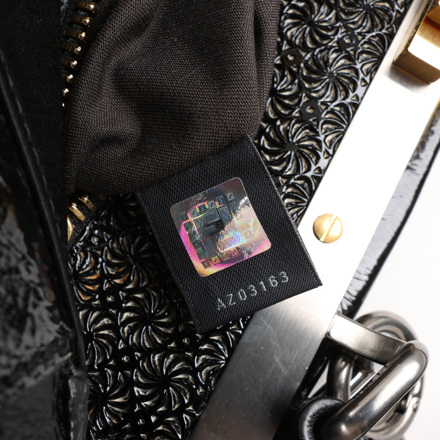 Fendi Peekaboo 2-Wege-Handtasche aus Lackleder in Schwarz 8BN211