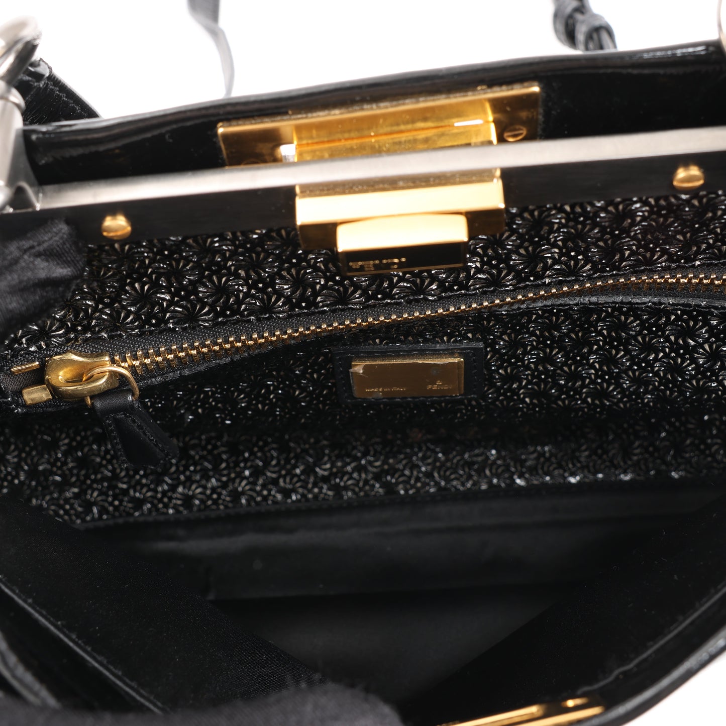 Fendi Peekaboo 2-Wege-Handtasche aus Lackleder in Schwarz 8BN211