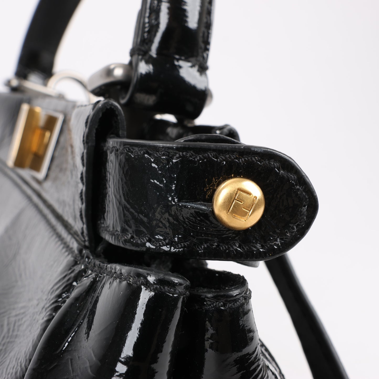Fendi Peekaboo 2-Wege-Handtasche aus Lackleder in Schwarz 8BN211