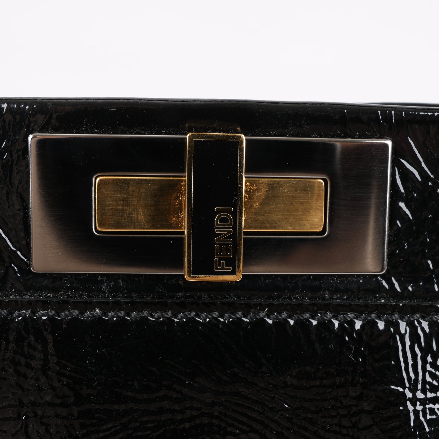 Fendi Peekaboo 2-Wege-Handtasche aus Lackleder in Schwarz 8BN211