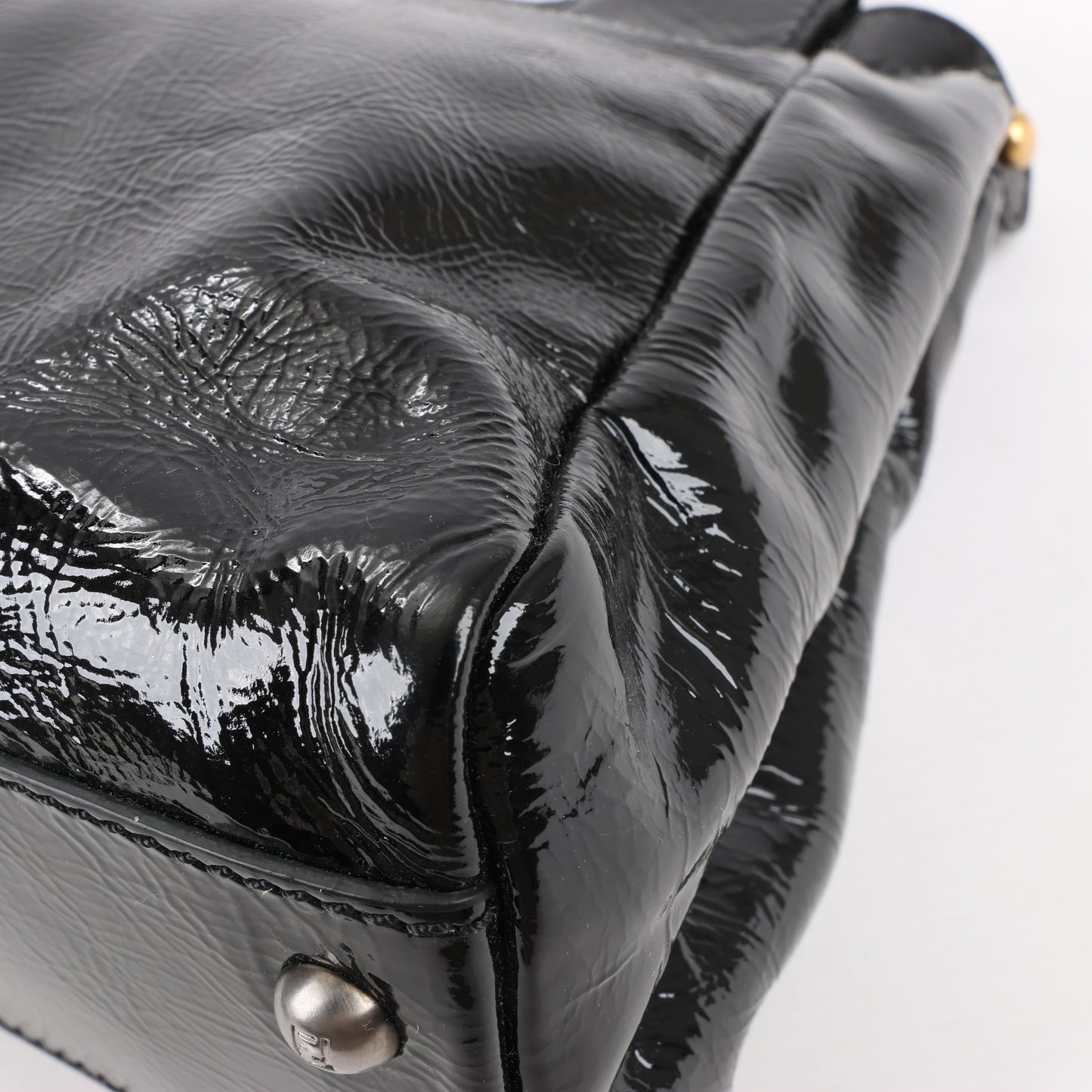 Fendi Peekaboo 2-Wege-Handtasche aus Lackleder in Schwarz 8BN211