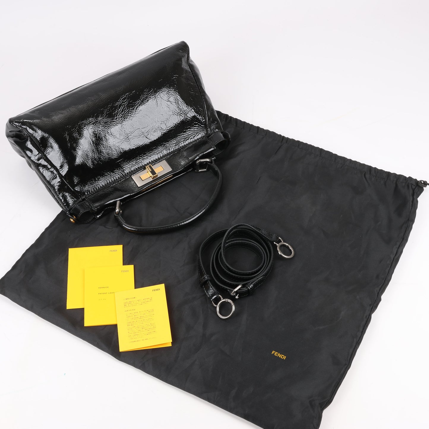 Fendi Peekaboo 2-Wege-Handtasche aus Lackleder in Schwarz 8BN211