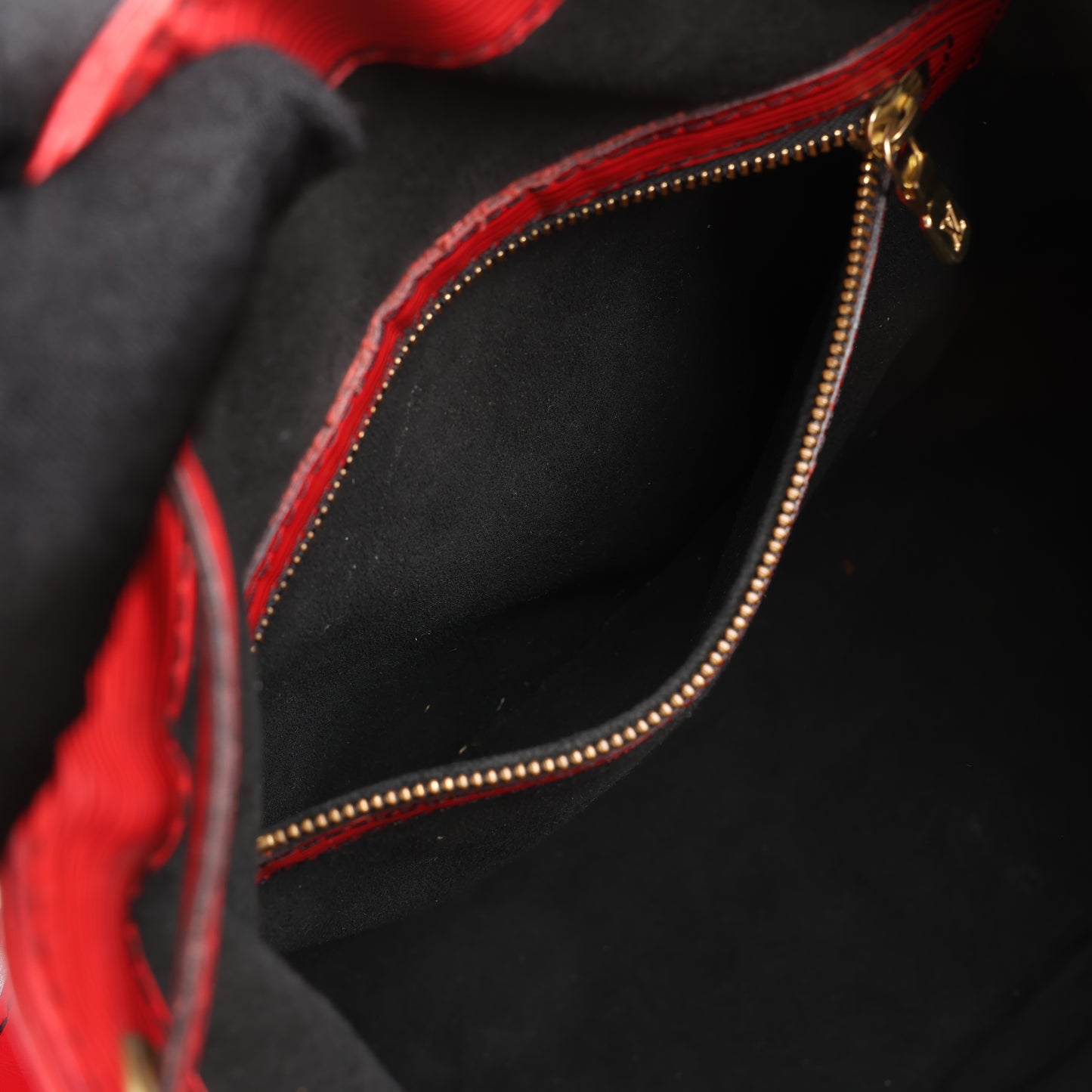 LOUIS VUITTON Epi Leder Noe Umhängetasche in Rot