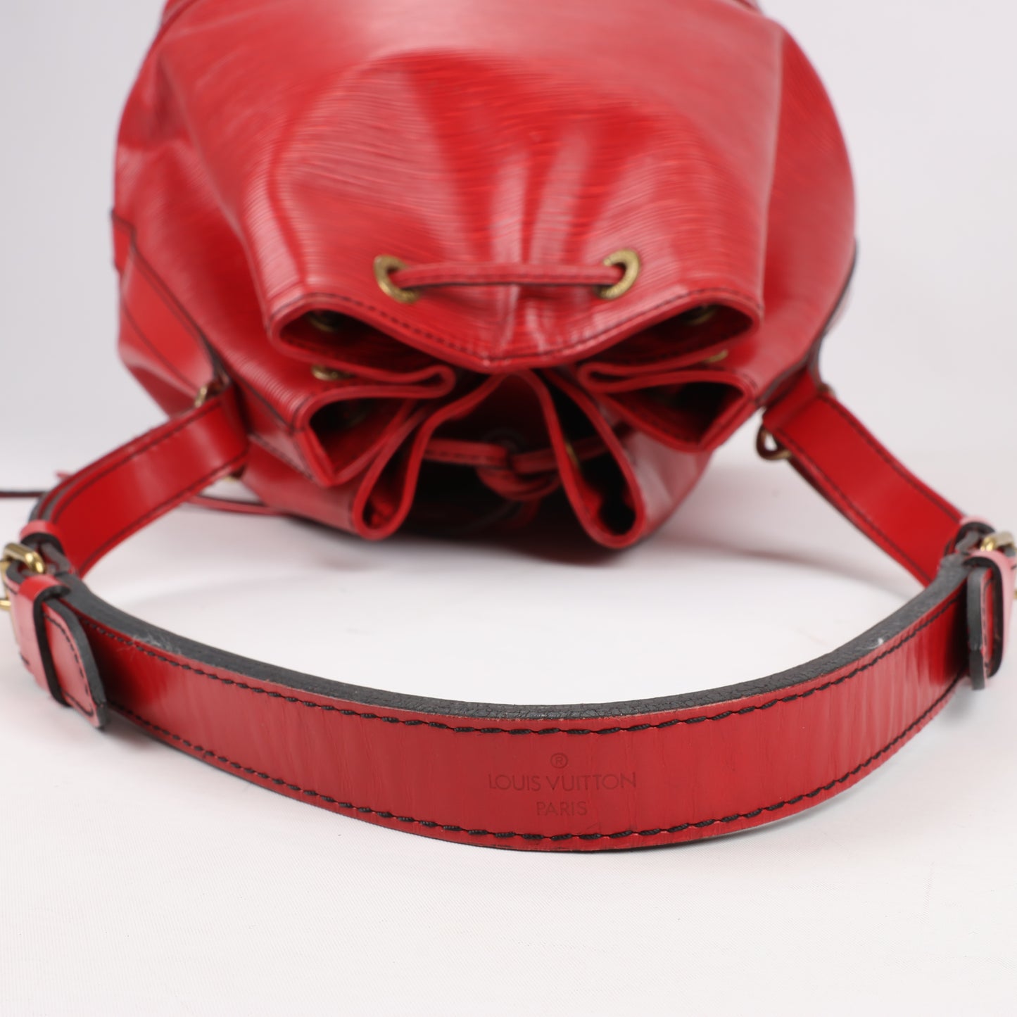 LOUIS VUITTON Epi Leder Noe Umhängetasche in Rot