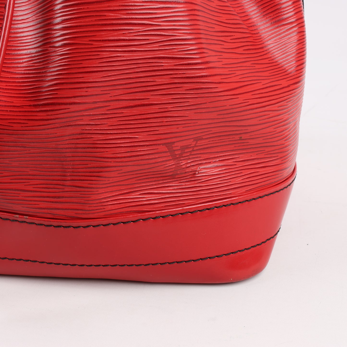 LOUIS VUITTON Epi Leder Noe Umhängetasche in Rot