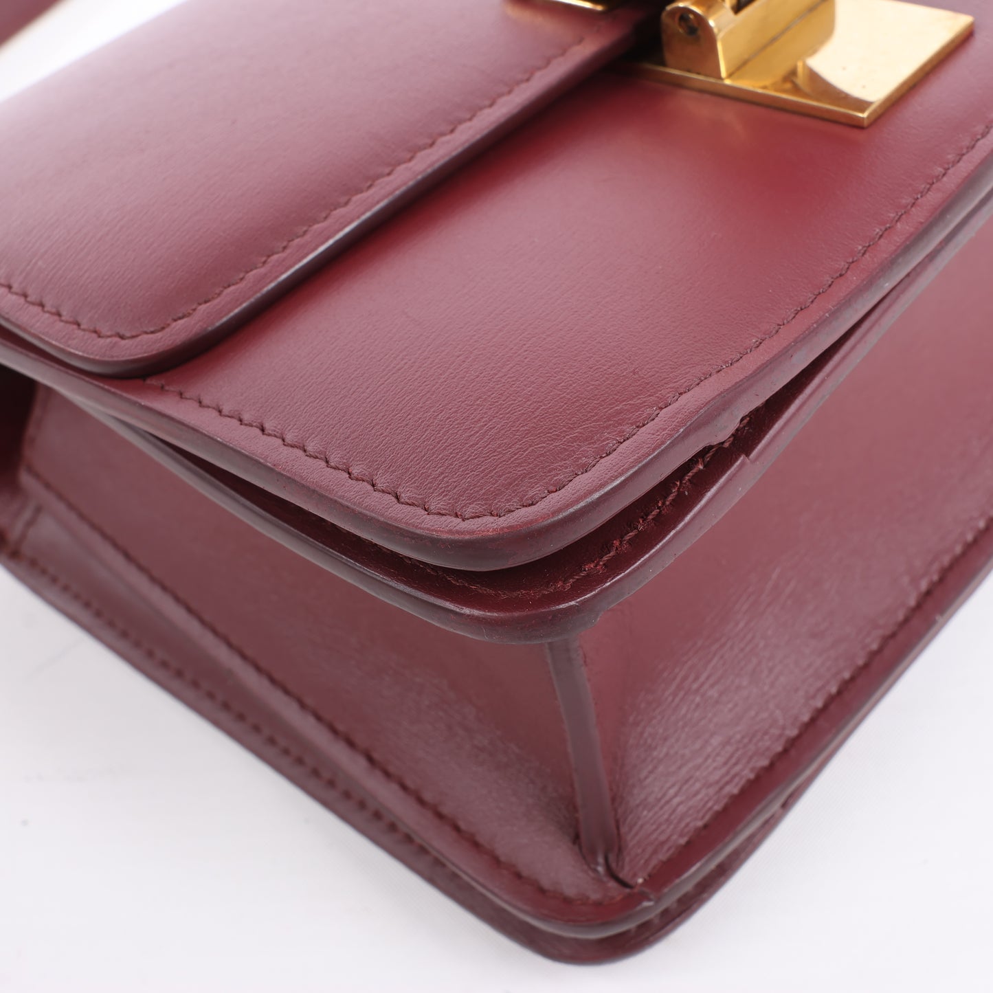 Celine – Classic Box – Kleine Schultertasche aus Leder in Burgunderrot