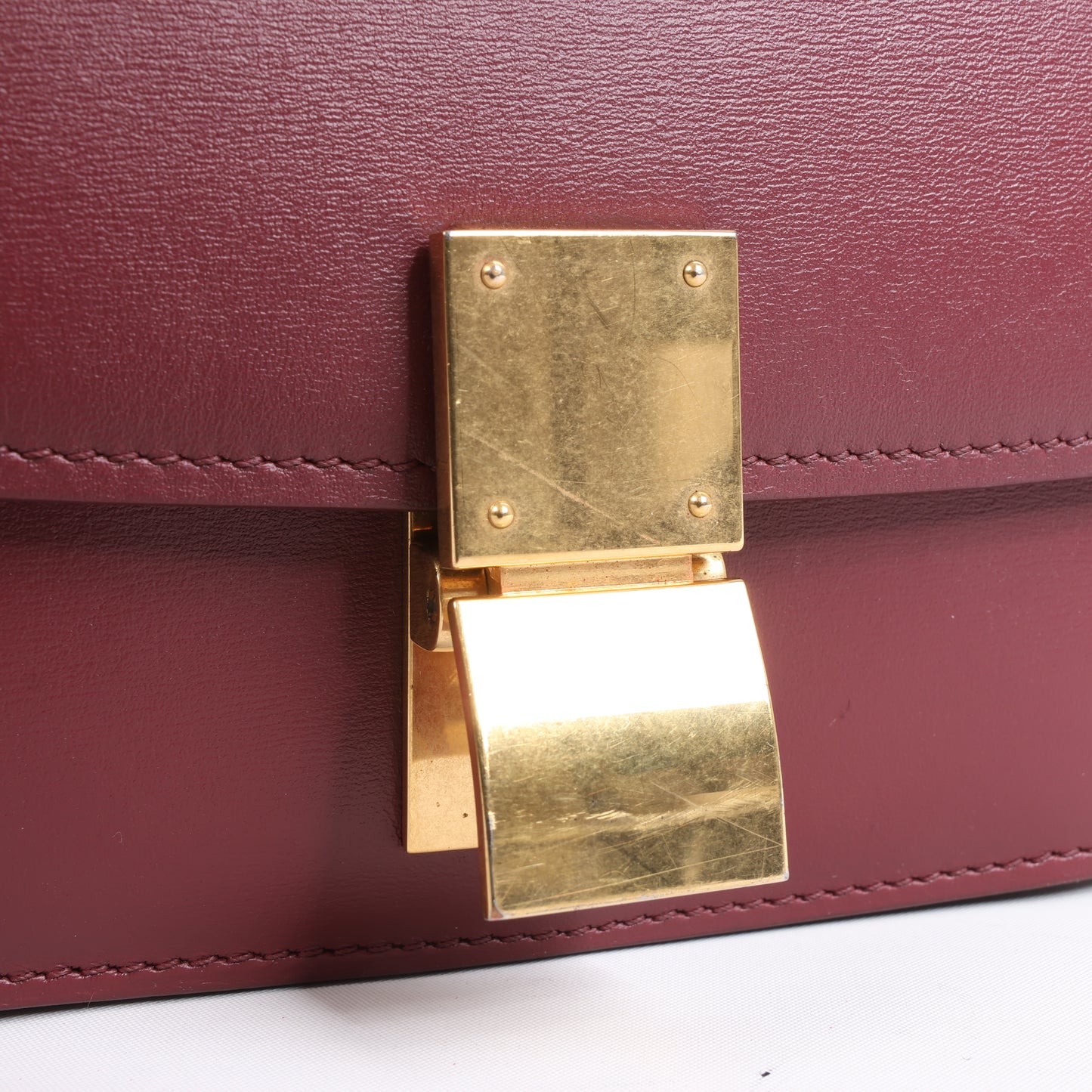 Celine – Classic Box – Kleine Schultertasche aus Leder in Burgunderrot