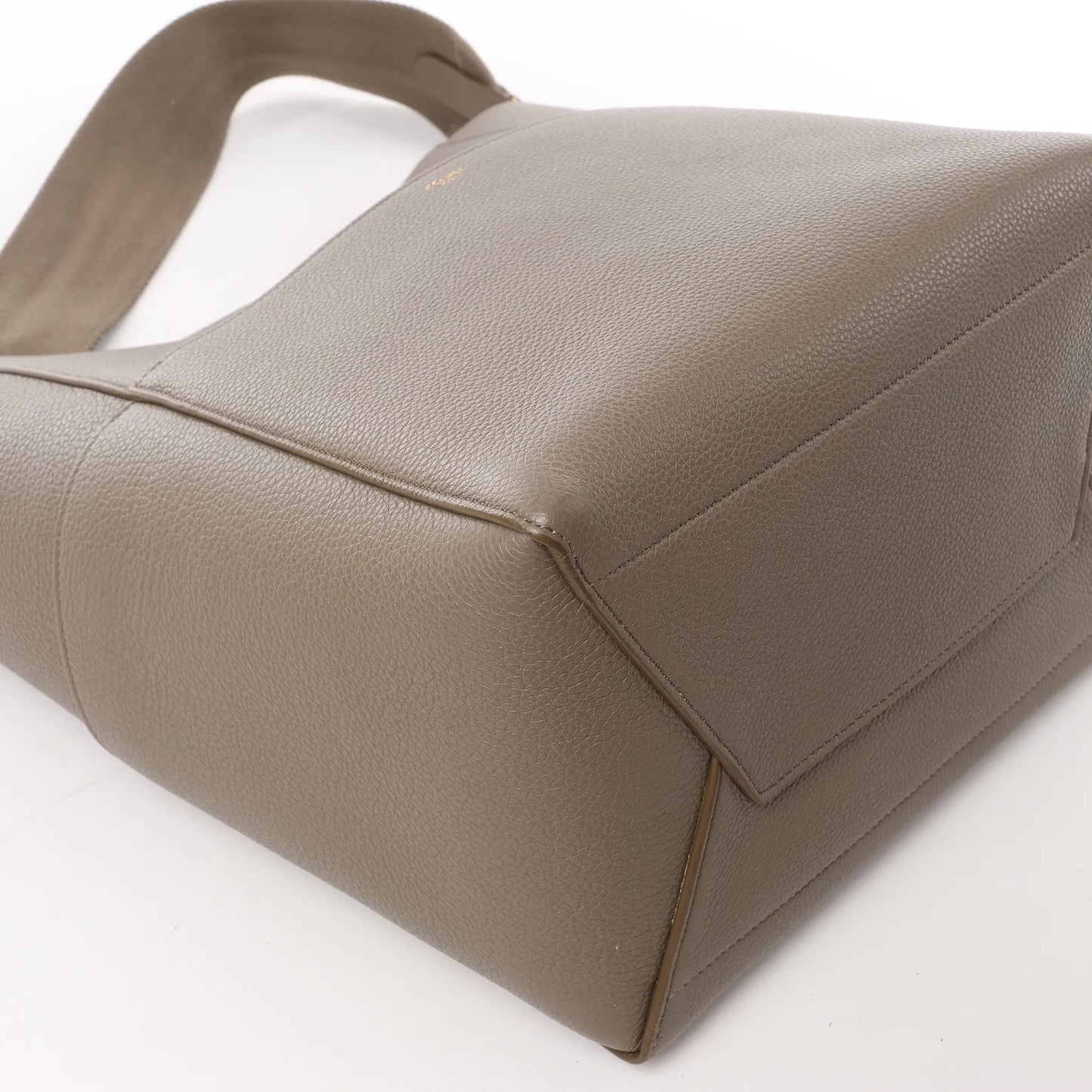 CELINE Seau Sangle Bucket Leder-Umhängetasche in Greige