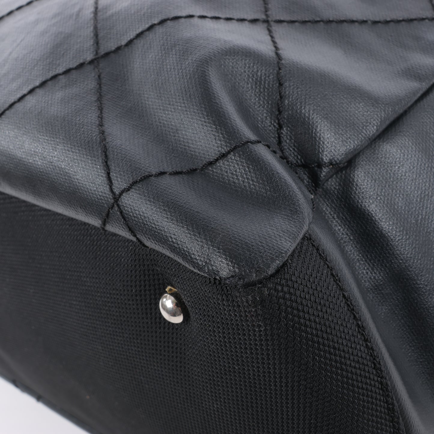 Chanel Paris Biarritz MM Coating Canvas Umhängetasche in Schwarz