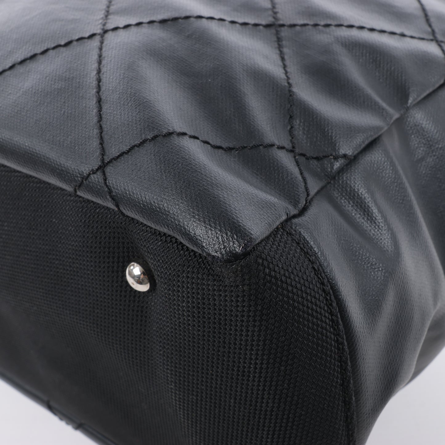 Chanel Paris Biarritz MM Coating Canvas Umhängetasche in Schwarz