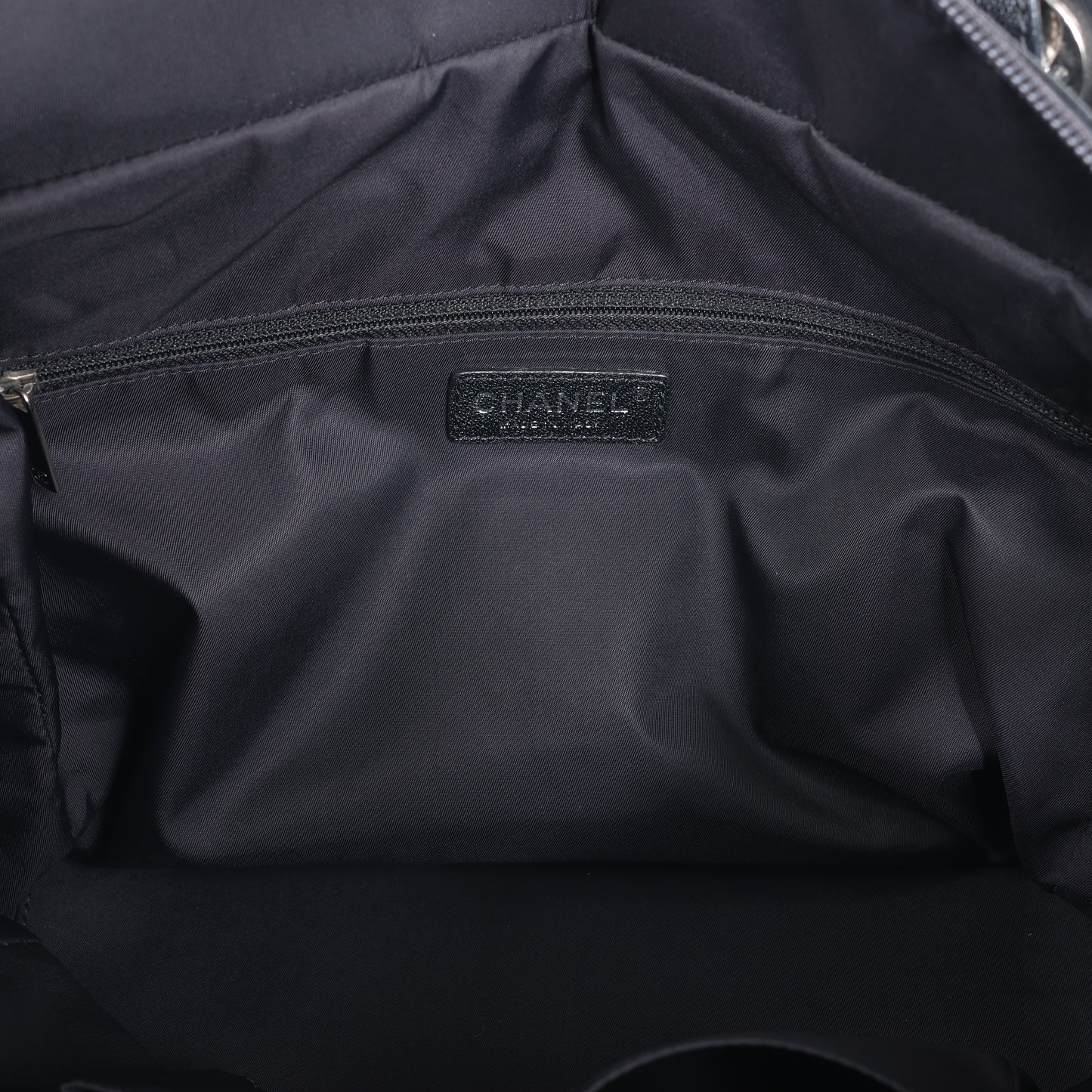 Chanel Paris Biarritz MM Coating Canvas Umhängetasche in Schwarz
