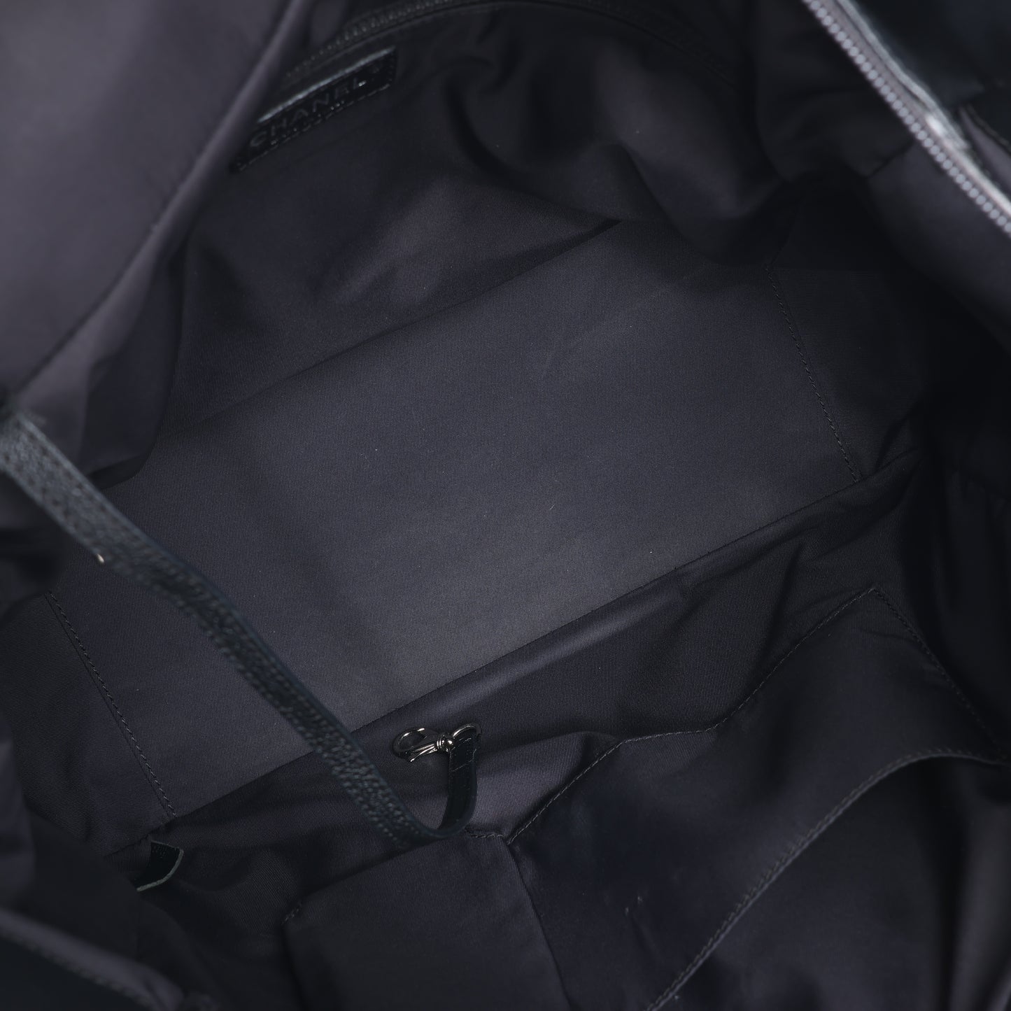 Chanel Paris Biarritz MM Coating Canvas Umhängetasche in Schwarz