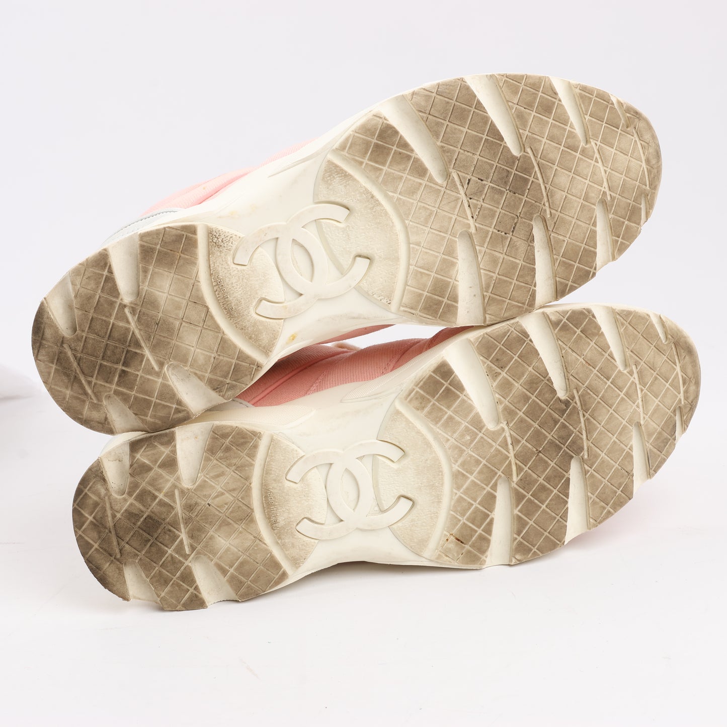 CHANEL CC-Schnürsneaker aus rosa Canvas und weißem Leder, Größe 38,5 EU