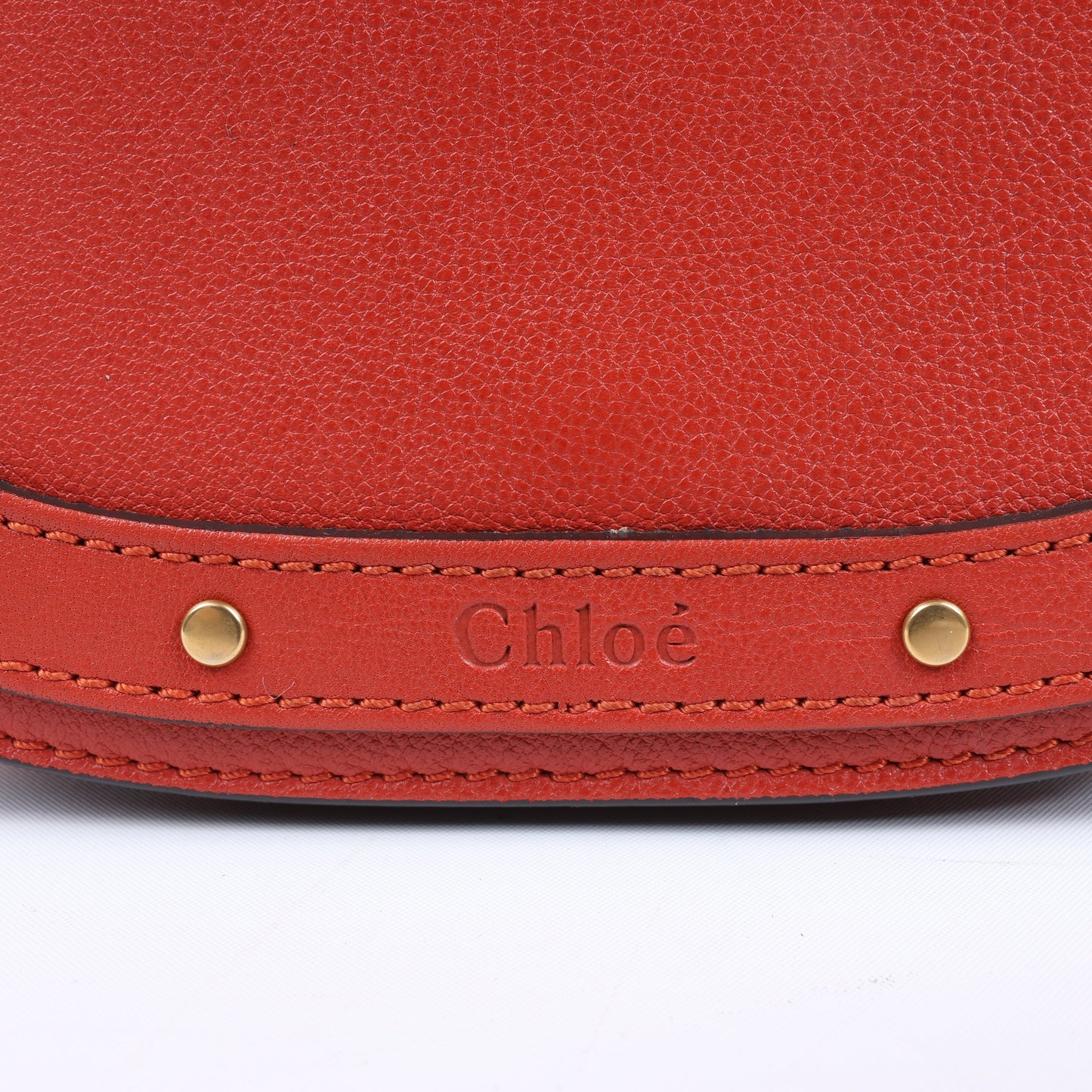 CHLOE – Kleine 2-Wege-Umhängetasche „Nile Bracelet“ aus rotem Leder