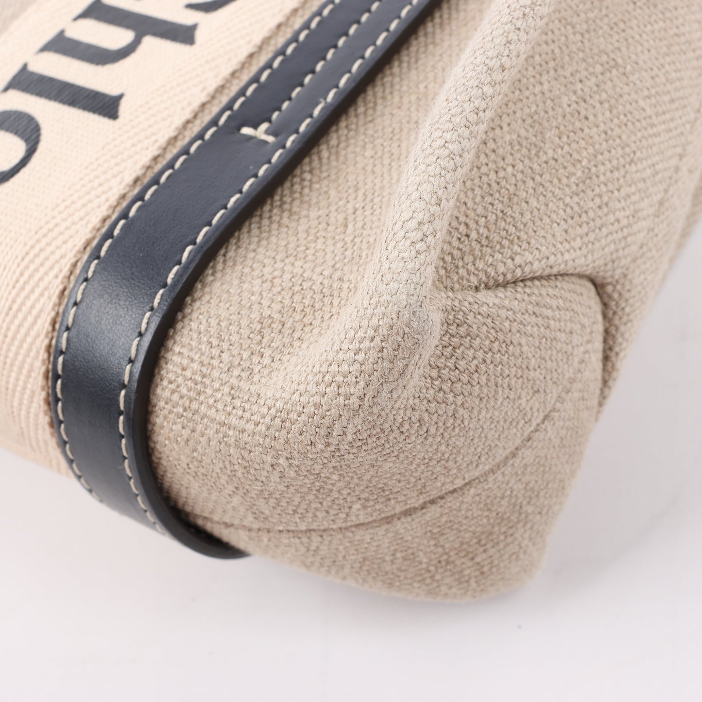 Chloé Woody Kleine 2-Wege-Handtasche aus Canvas und Leder in Beige x Schwarz