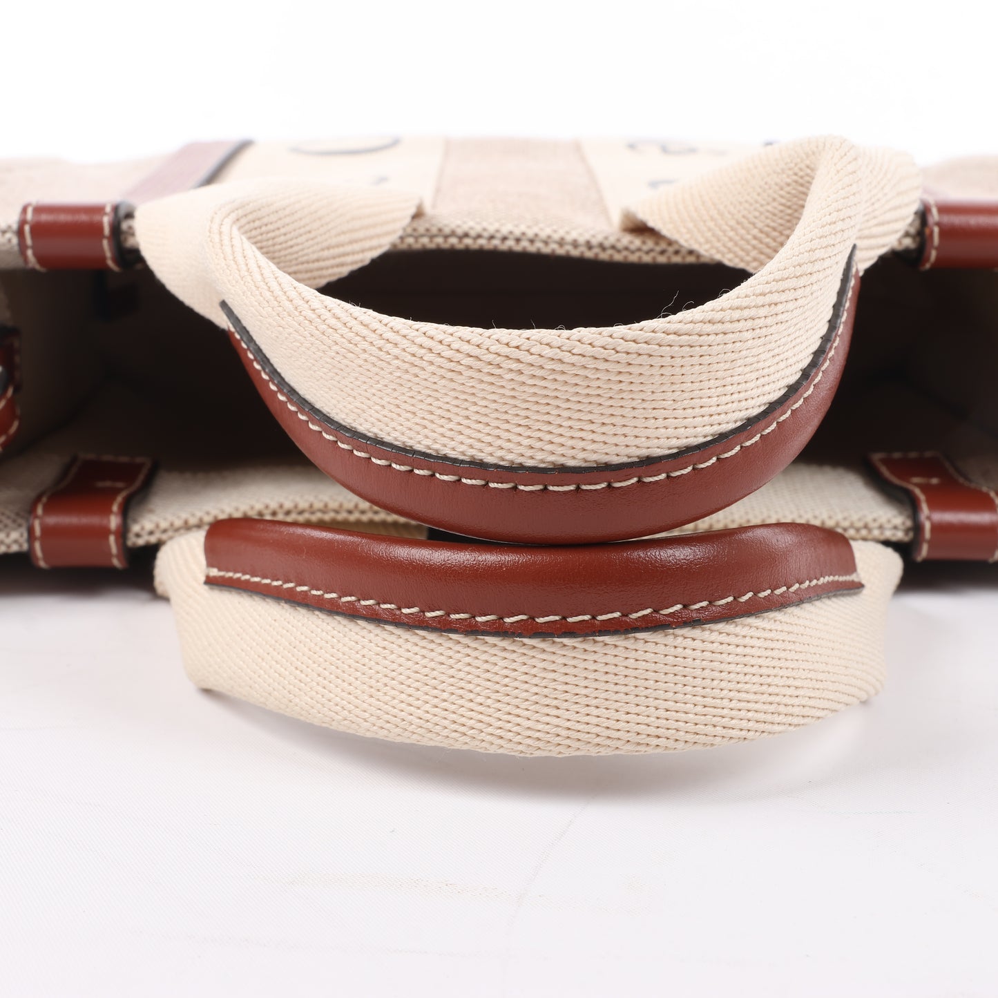 Chloé Woody Kleine 2-Wege-Handtasche aus Canvas und Leder in Beige x Braun