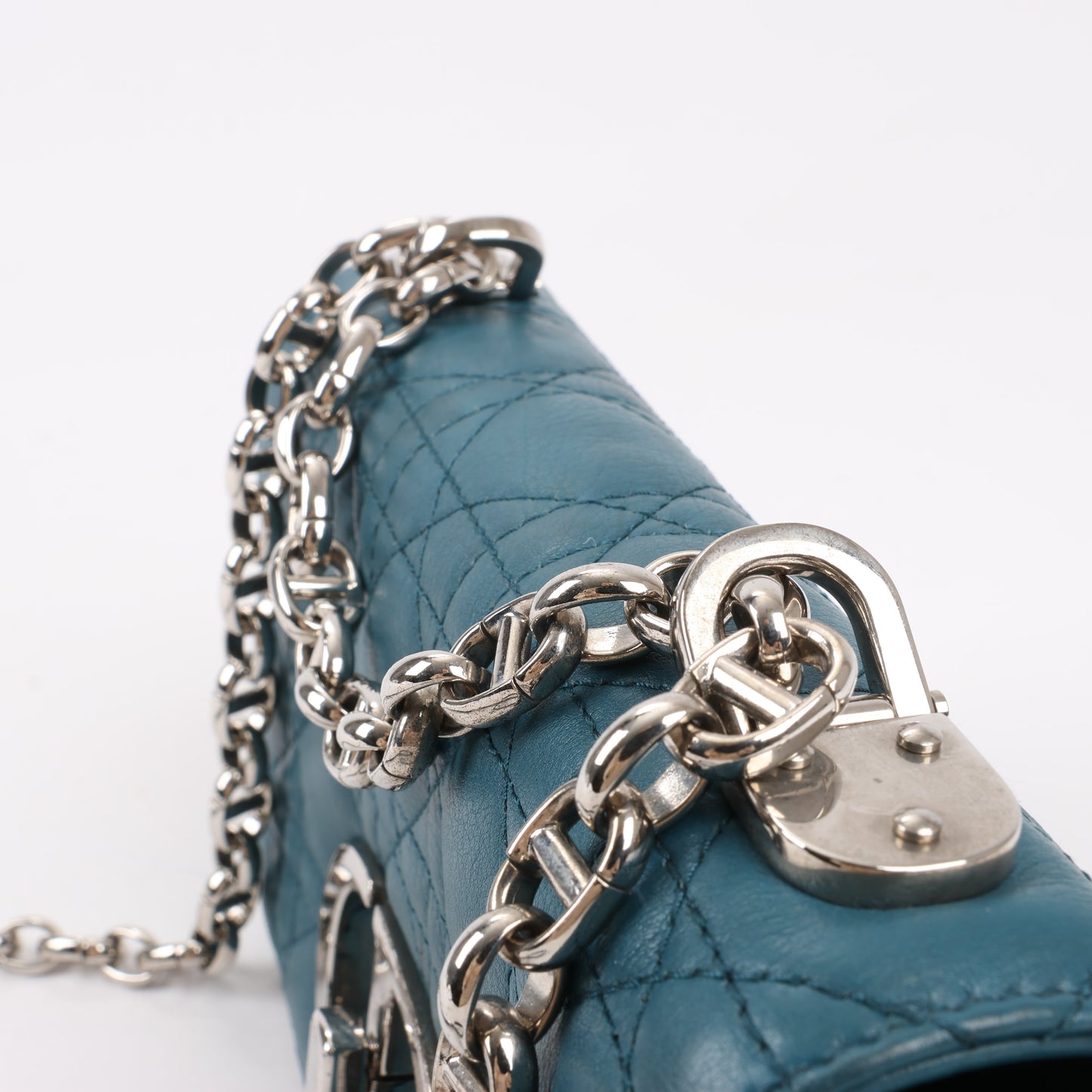 Christian Dior – Caro – Schultertasche aus blauem Leder mit Kettenriemen