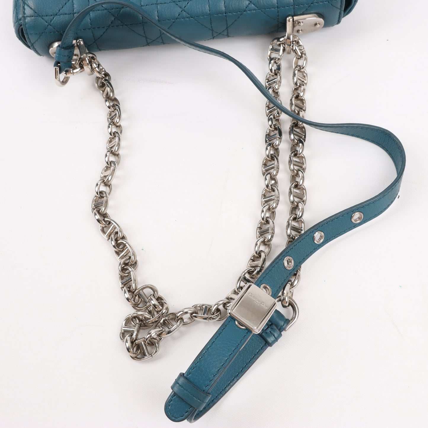 Christian Dior – Caro – Schultertasche aus blauem Leder mit Kettenriemen