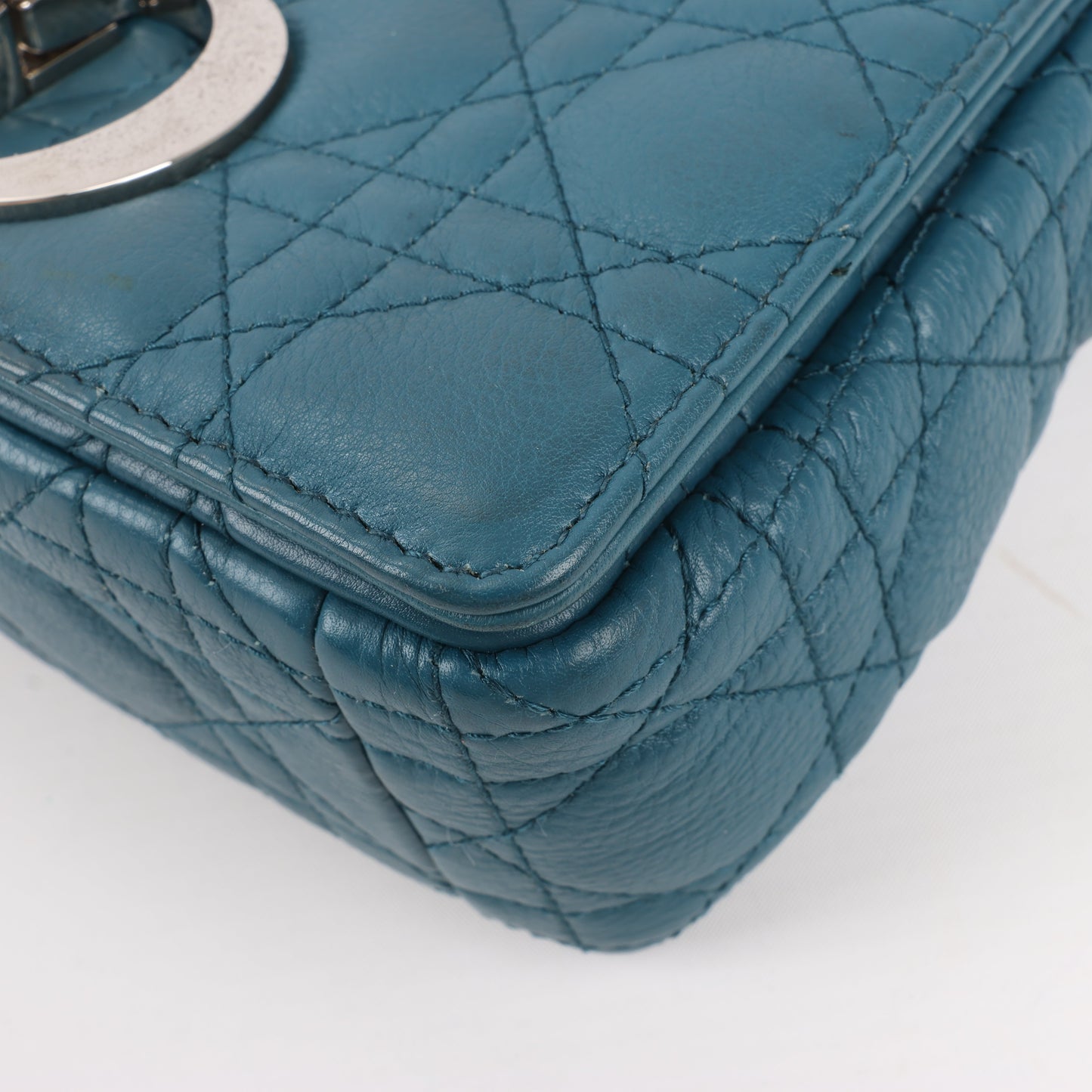 Christian Dior – Caro – Schultertasche aus blauem Leder mit Kettenriemen