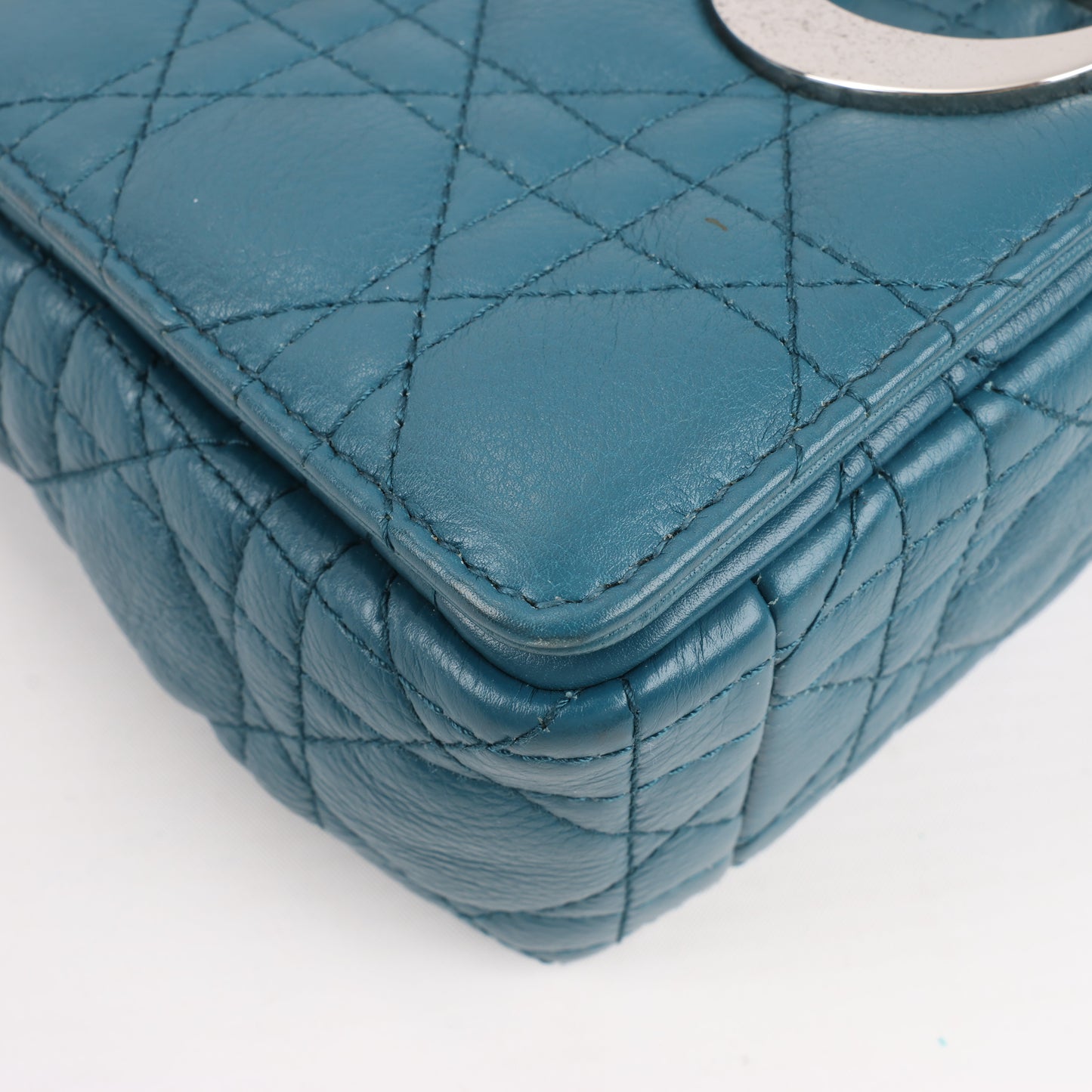 Christian Dior – Caro – Schultertasche aus blauem Leder mit Kettenriemen