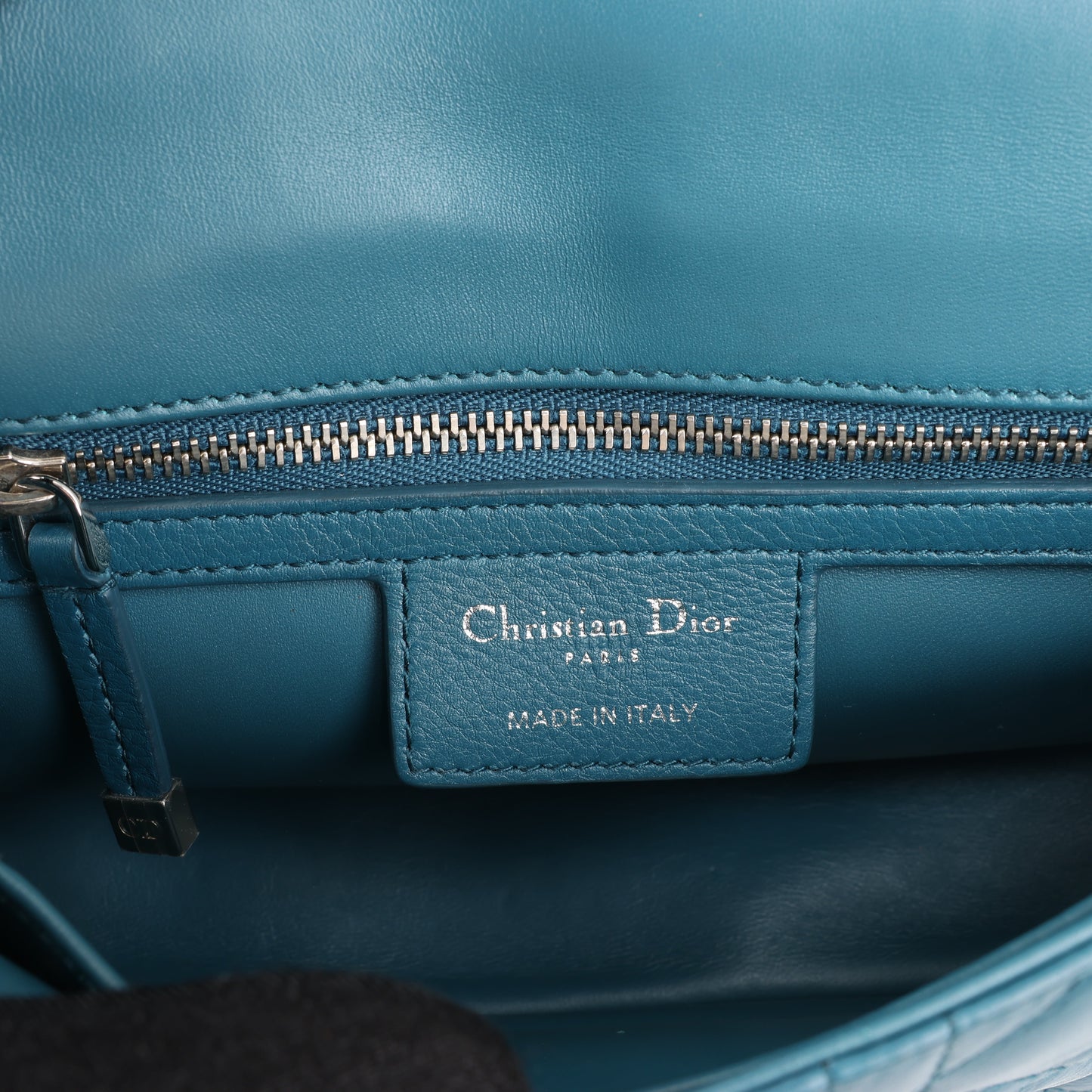 Christian Dior – Caro – Schultertasche aus blauem Leder mit Kettenriemen