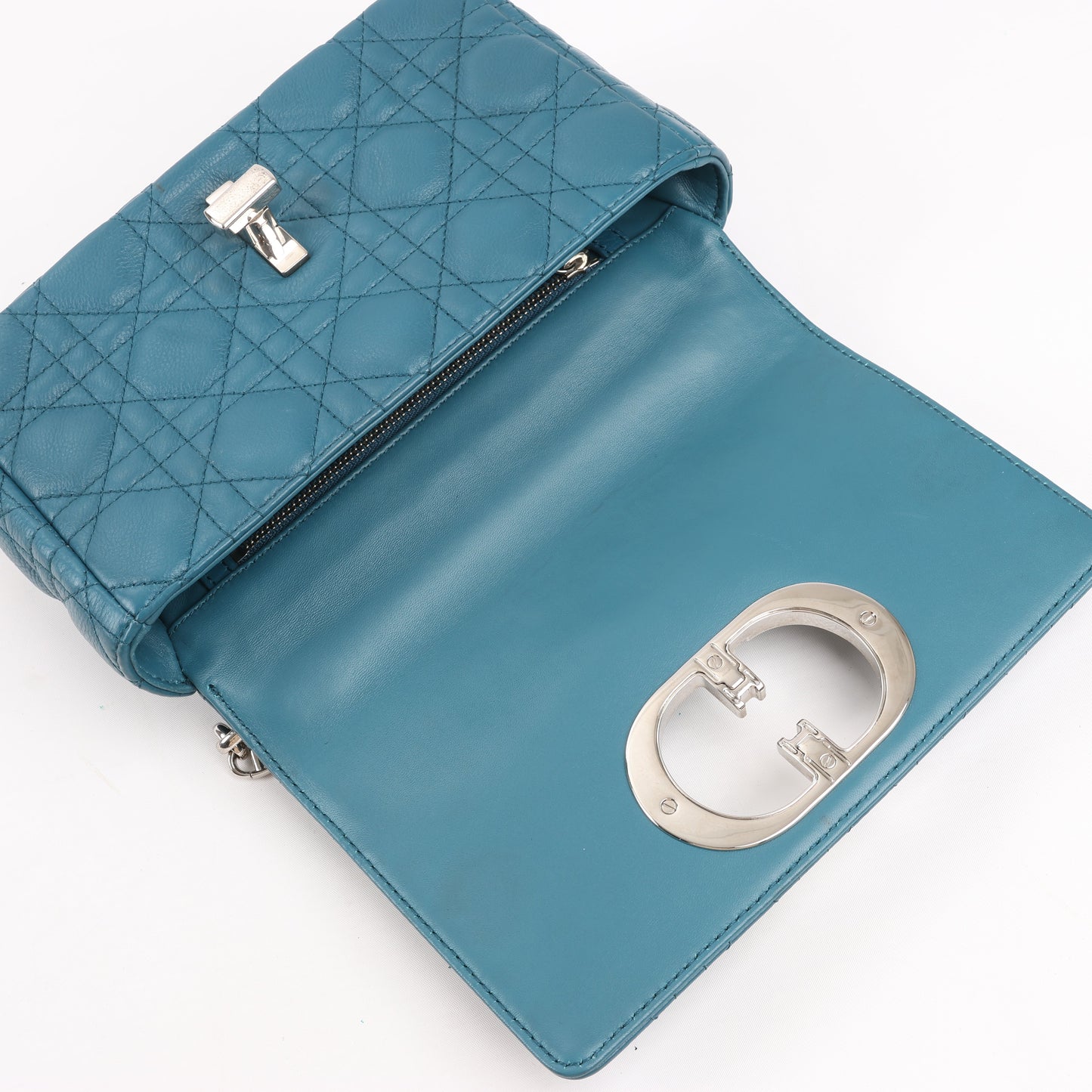 Christian Dior – Caro – Schultertasche aus blauem Leder mit Kettenriemen