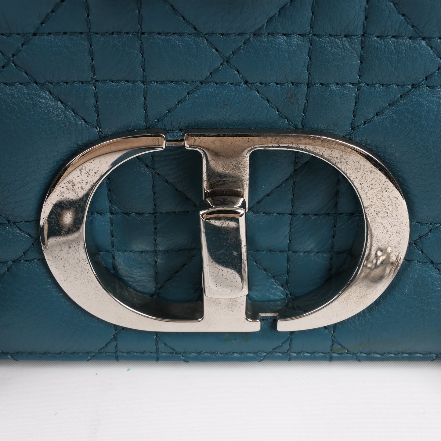 Christian Dior – Caro – Schultertasche aus blauem Leder mit Kettenriemen