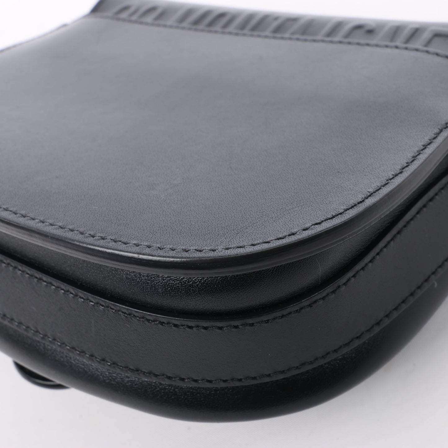 Petit sac bandoulière à rabat en cuir de veau Christian Dior Bobby noir