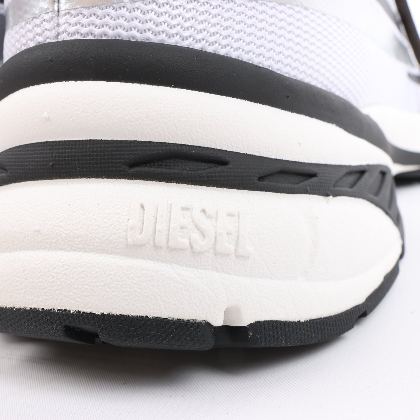 Diesel D-Airspeed Low-Striped Sneakers aus beschichtetem Ripstop in Silber, Größe 43 EU