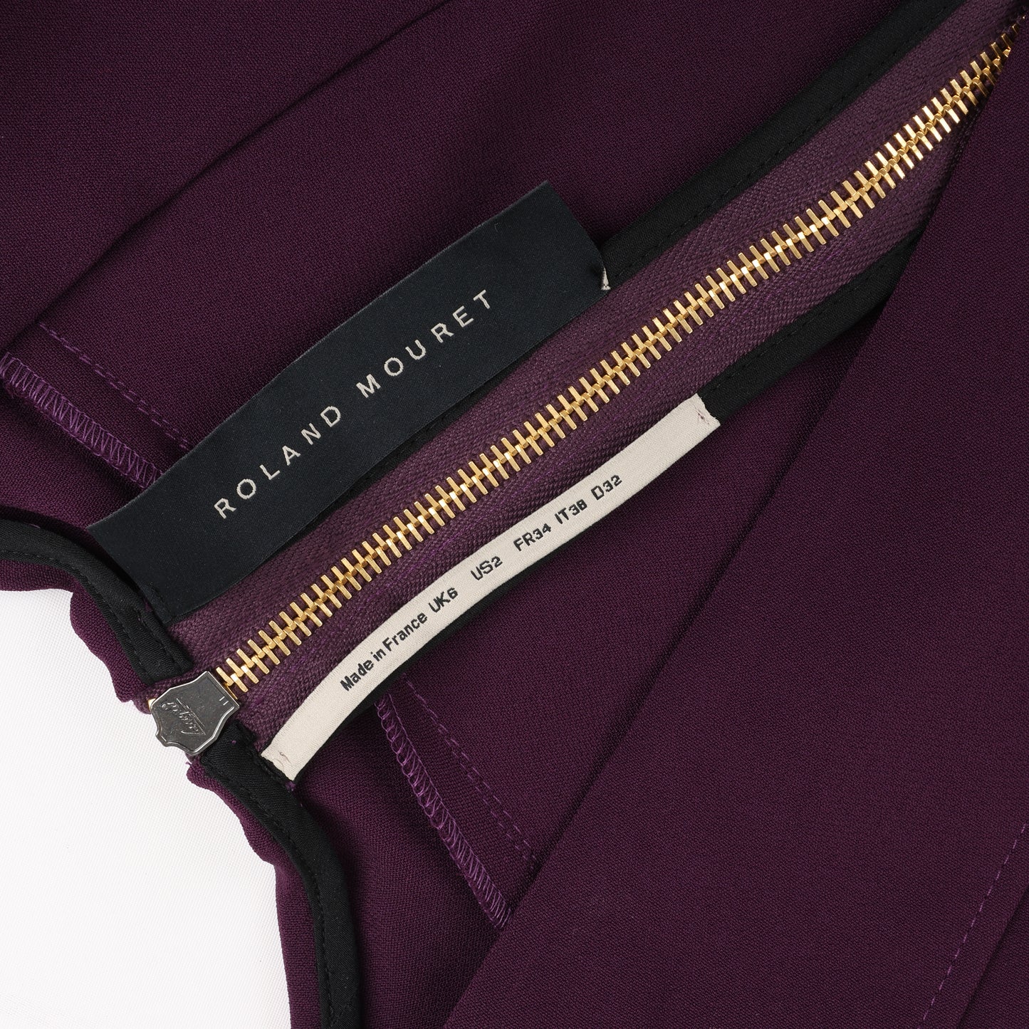 Roland Mouret – Figurbetontes Midikleid mit tiefem V-Ausschnitt in Pflaume – EU 34