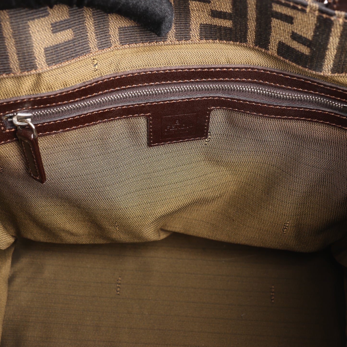 FENDI – Zucchino Mamma Bucket-Umhängetasche aus Canvas und Leder in Braun