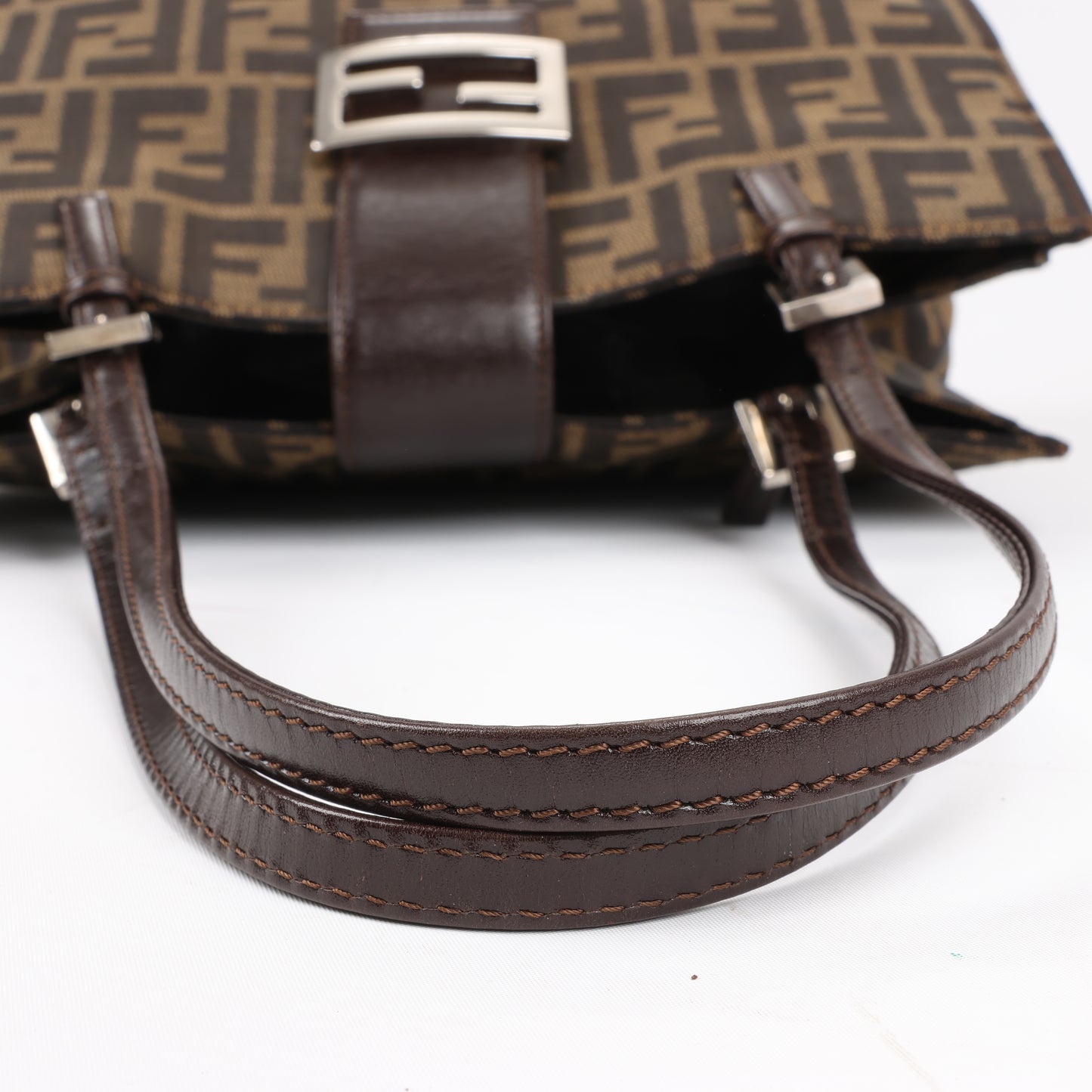 FENDI – Zucchino Mamma Bucket-Umhängetasche aus Canvas und Leder in Braun