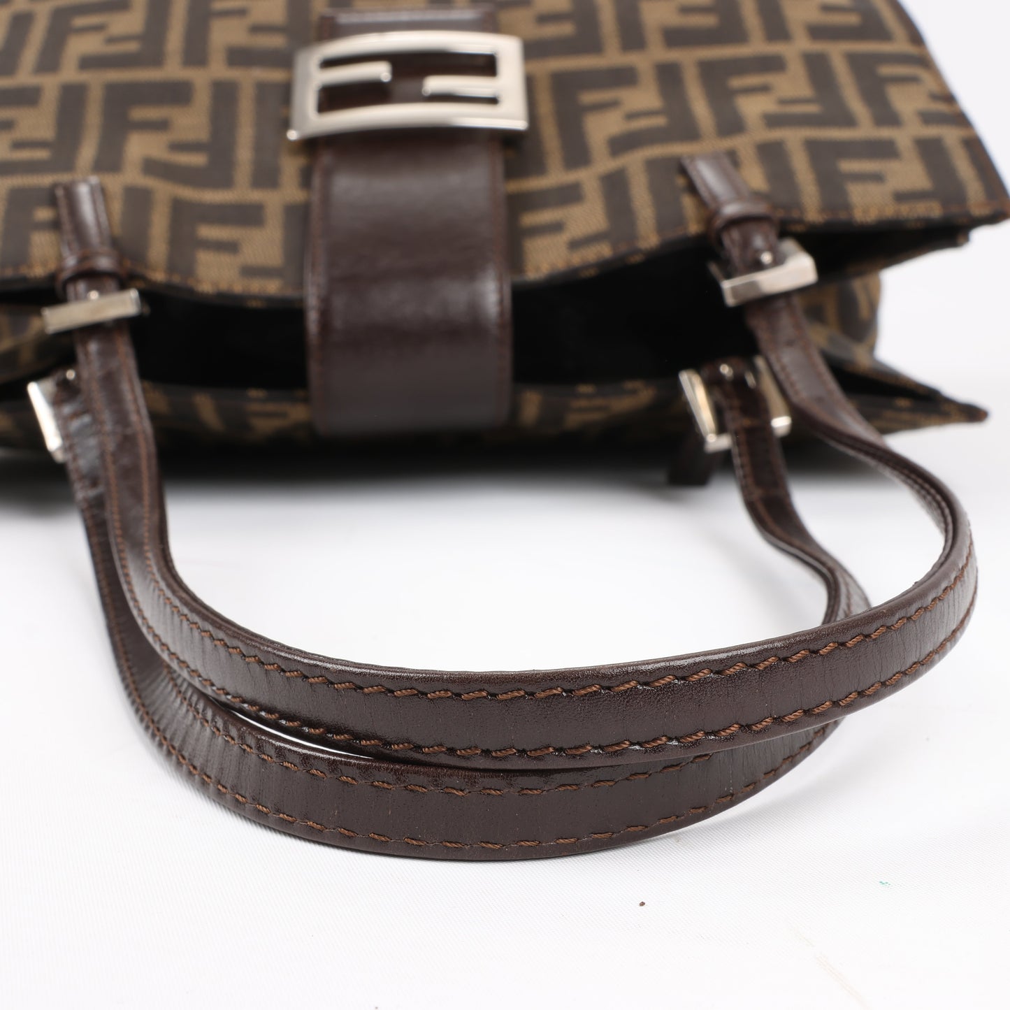 FENDI – Zucchino Mamma Bucket-Umhängetasche aus Canvas und Leder in Braun
