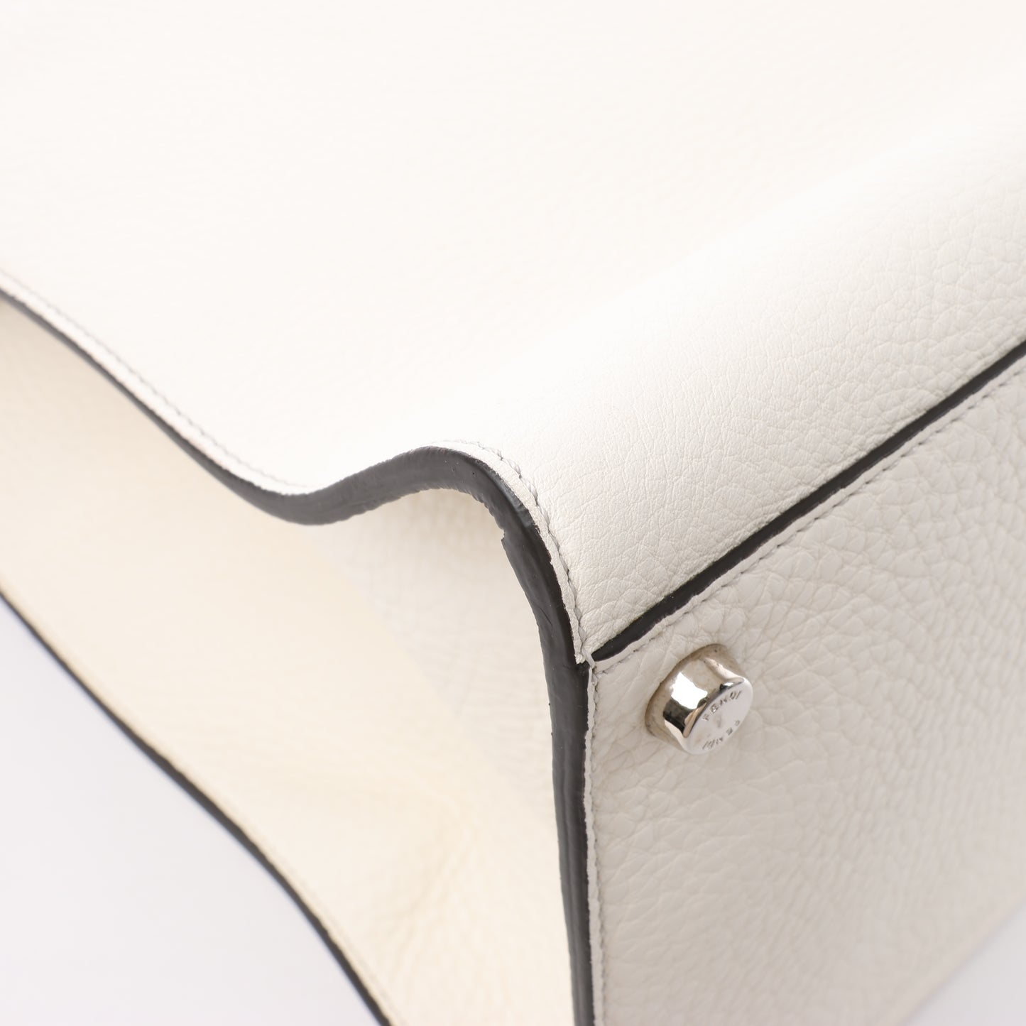 Fendi Peek-a-boo X-light Lederhandtasche in Weiß 7VA448