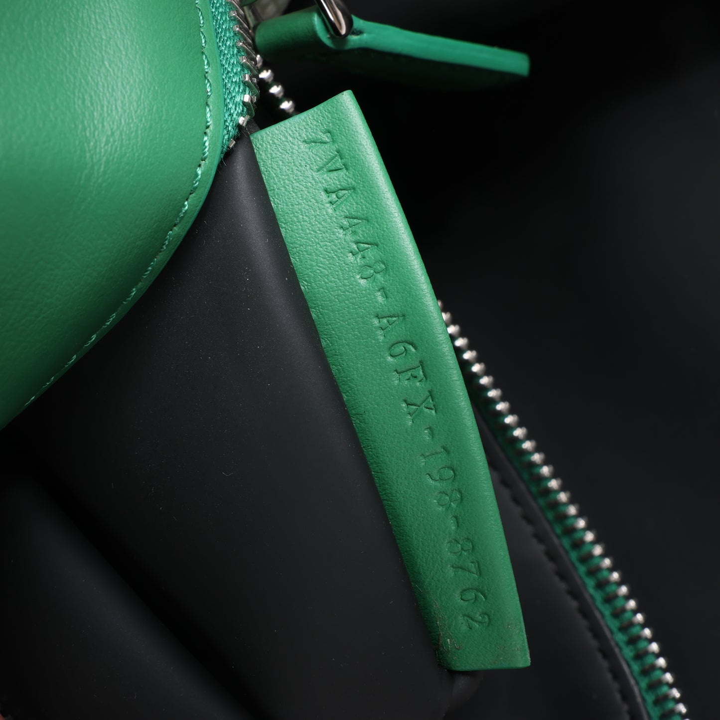 Fendi Peek-a-boo X-light Lederhandtasche in Weiß 7VA448