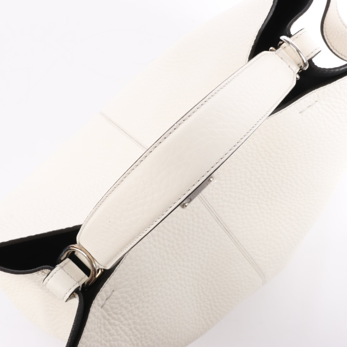 Fendi Peek-a-boo X-light Lederhandtasche in Weiß 7VA448