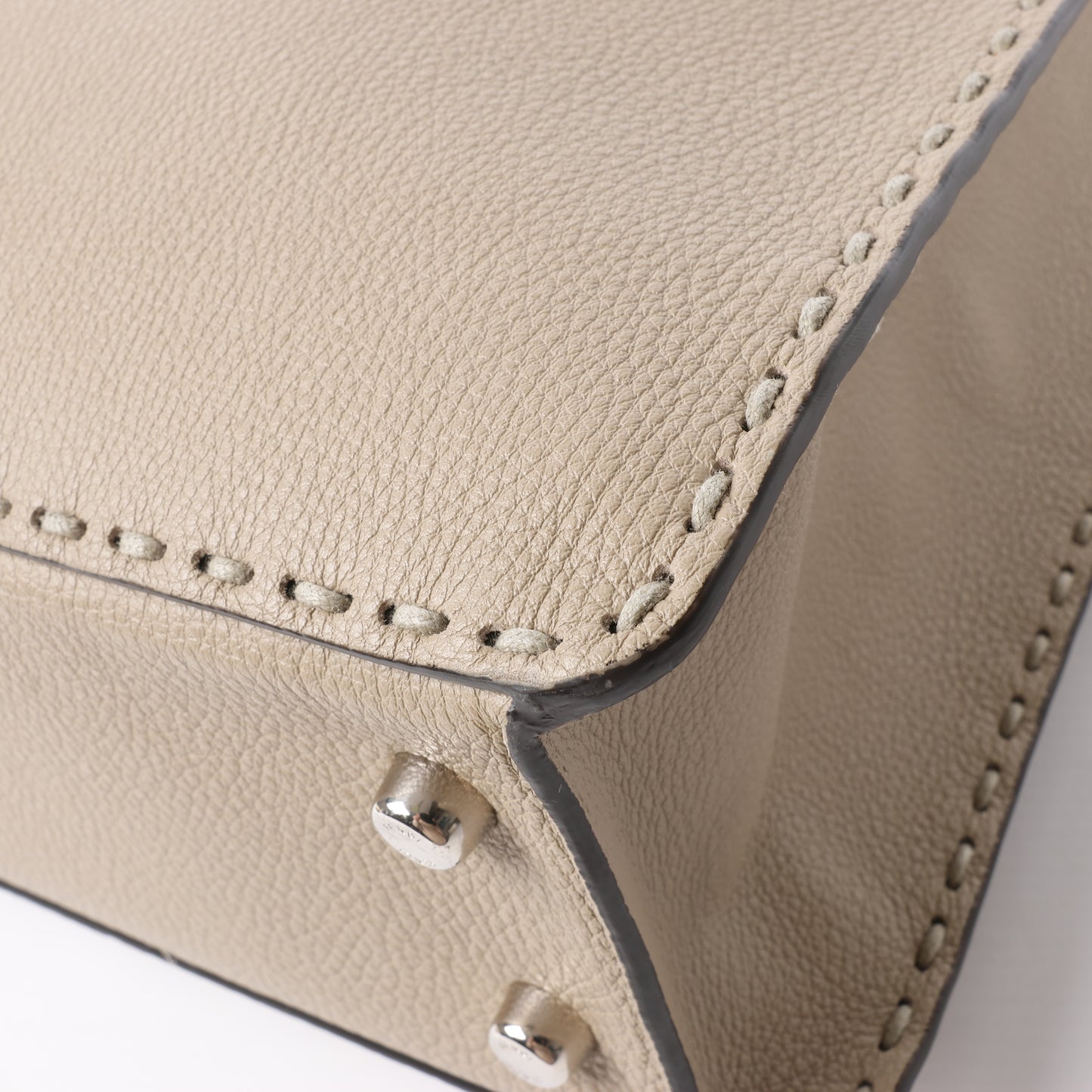 Fendi Peek-a-boo X-light ICU Co., Ltd. Lederhandtasche in Beige 7VA528